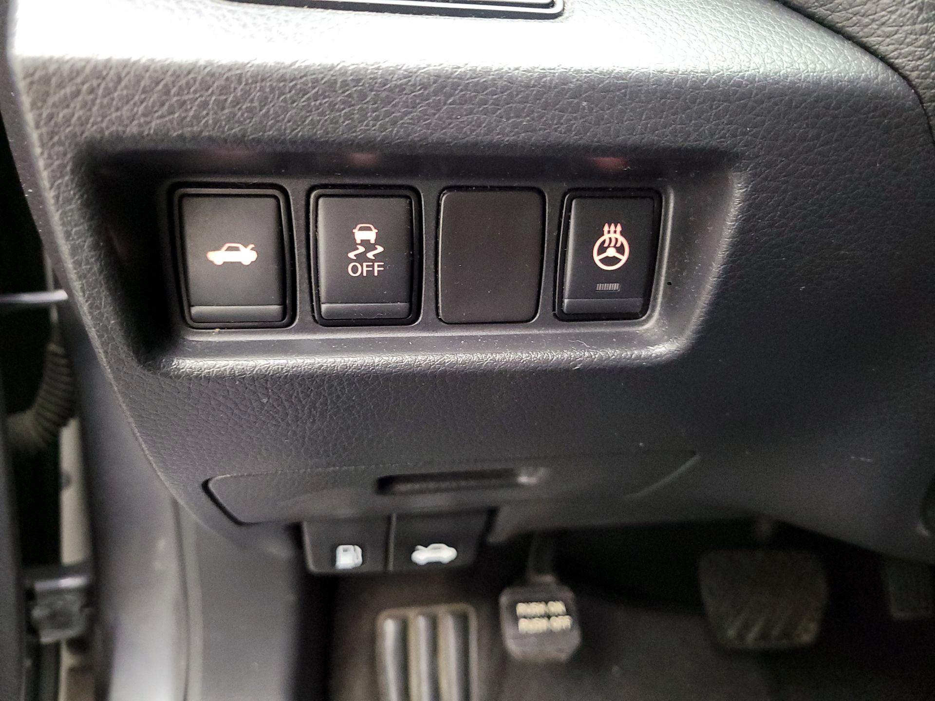 Thumbnail: 2017 Nissan Altima - 13