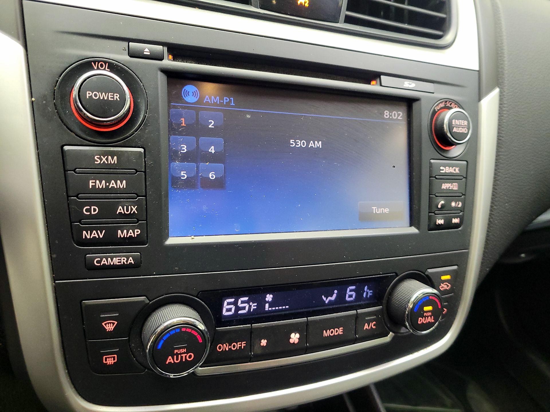 Thumbnail: 2017 Nissan Altima - 16