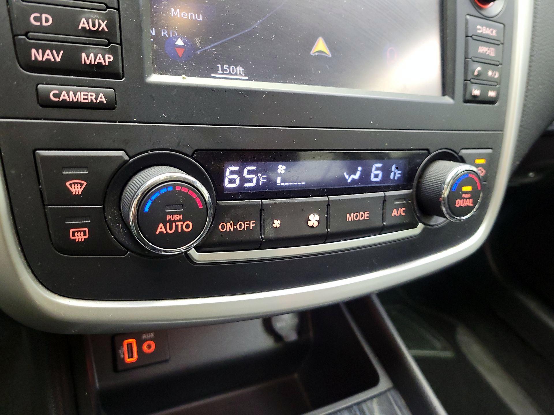 Thumbnail: 2017 Nissan Altima - 17