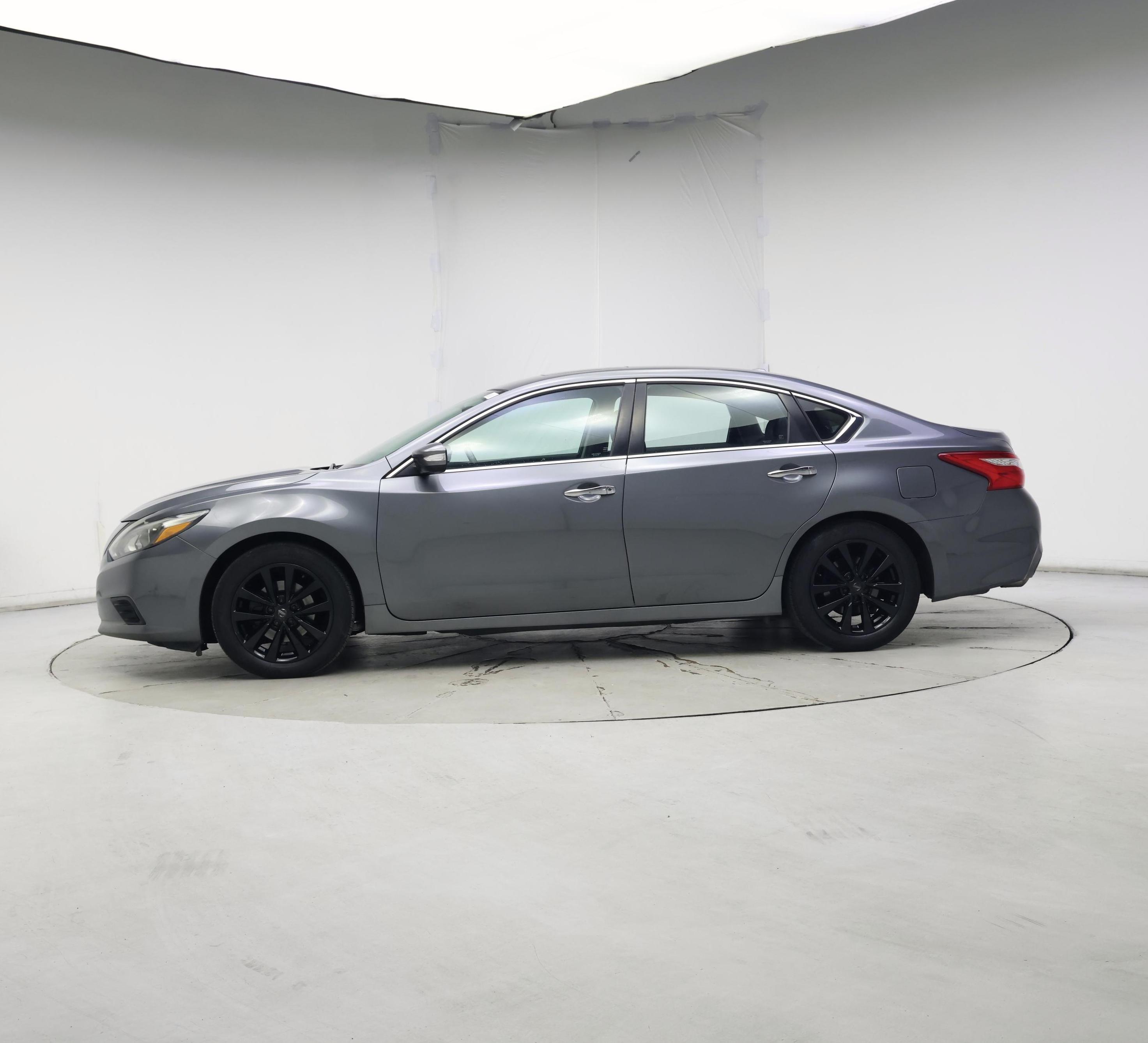 Thumbnail: 2017 Nissan Altima - 3