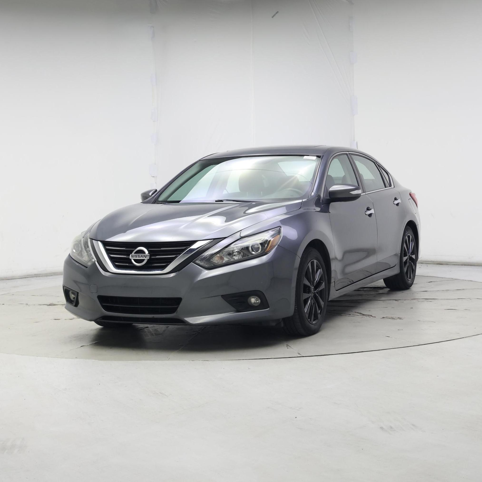 Thumbnail: 2017 Nissan Altima - 4