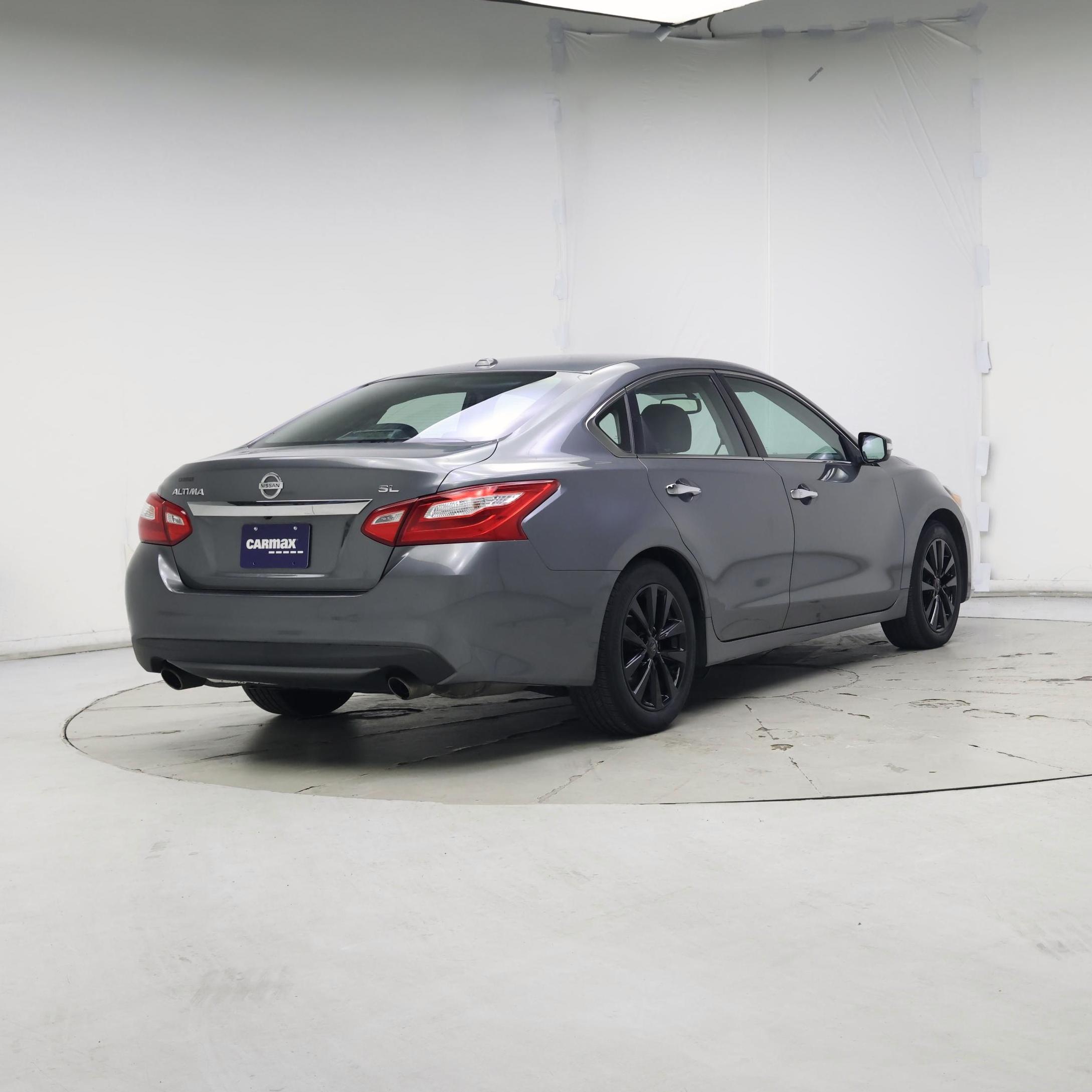 Thumbnail: 2017 Nissan Altima - 8