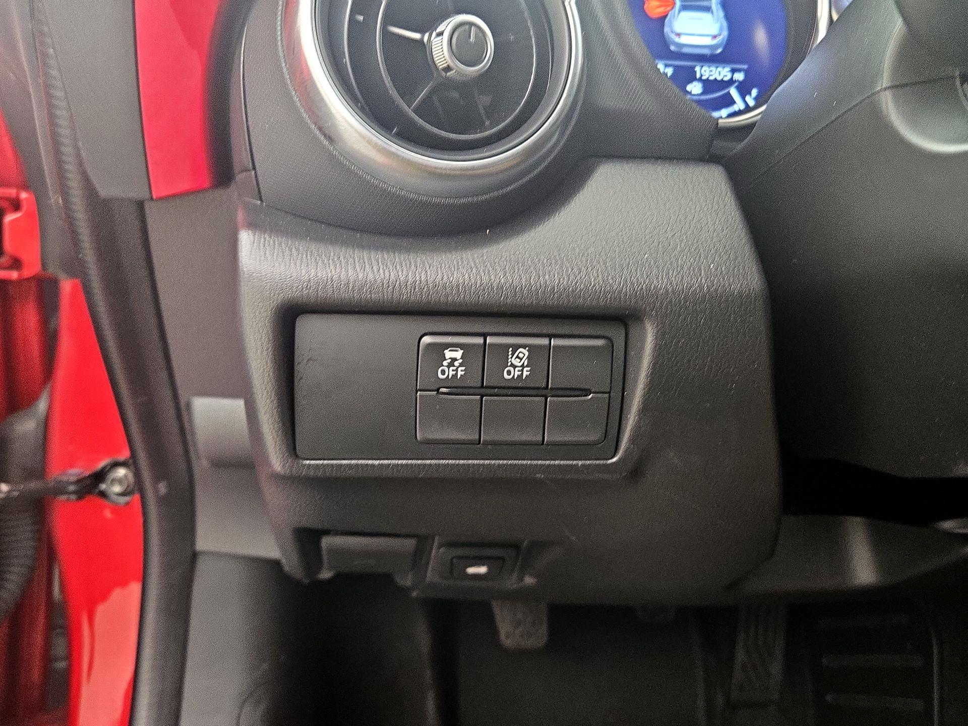 Thumbnail: 2021 Mazda MX-5 Miata - 13