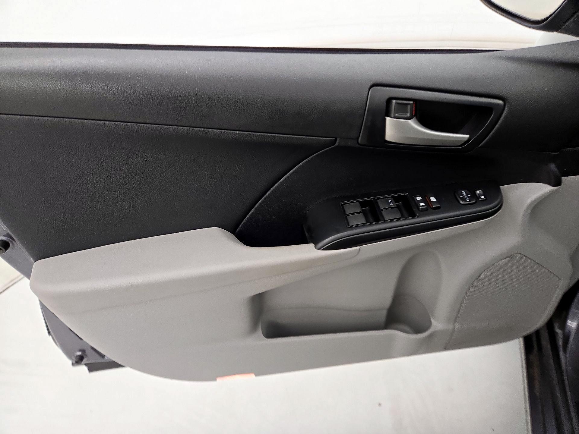 Thumbnail: 2014 Toyota Camry - 12