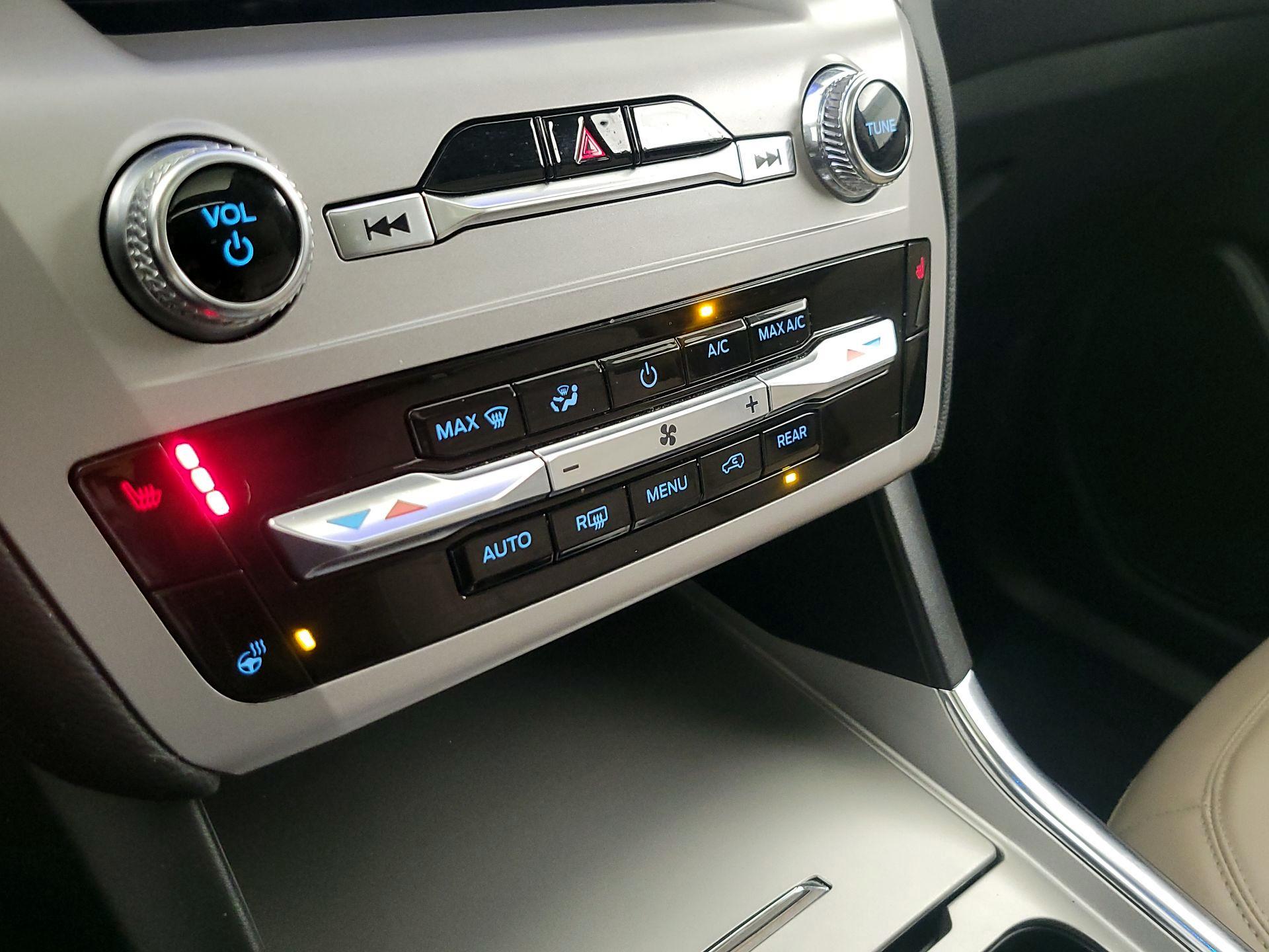 Thumbnail: 2023 Ford Explorer - 17