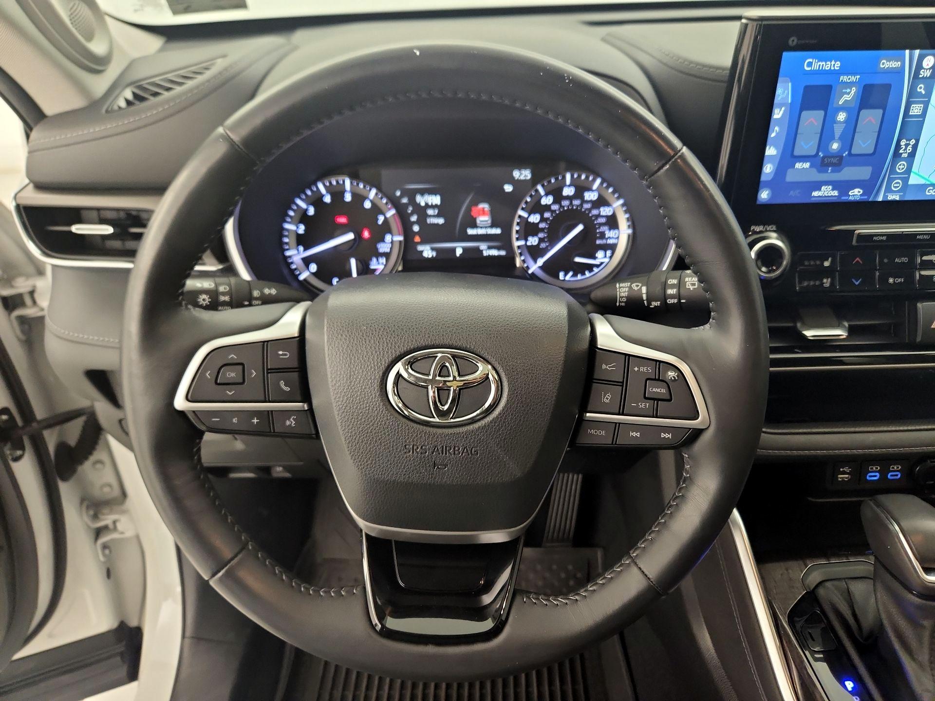 Thumbnail: 2022 Toyota Highlander - 10