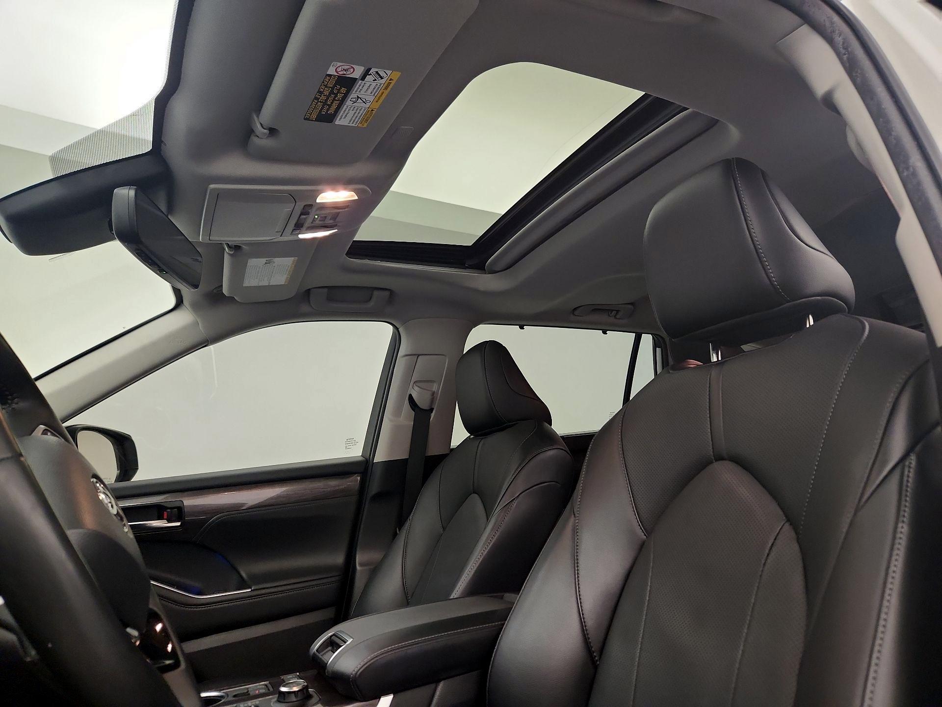 Thumbnail: 2022 Toyota Highlander - 20