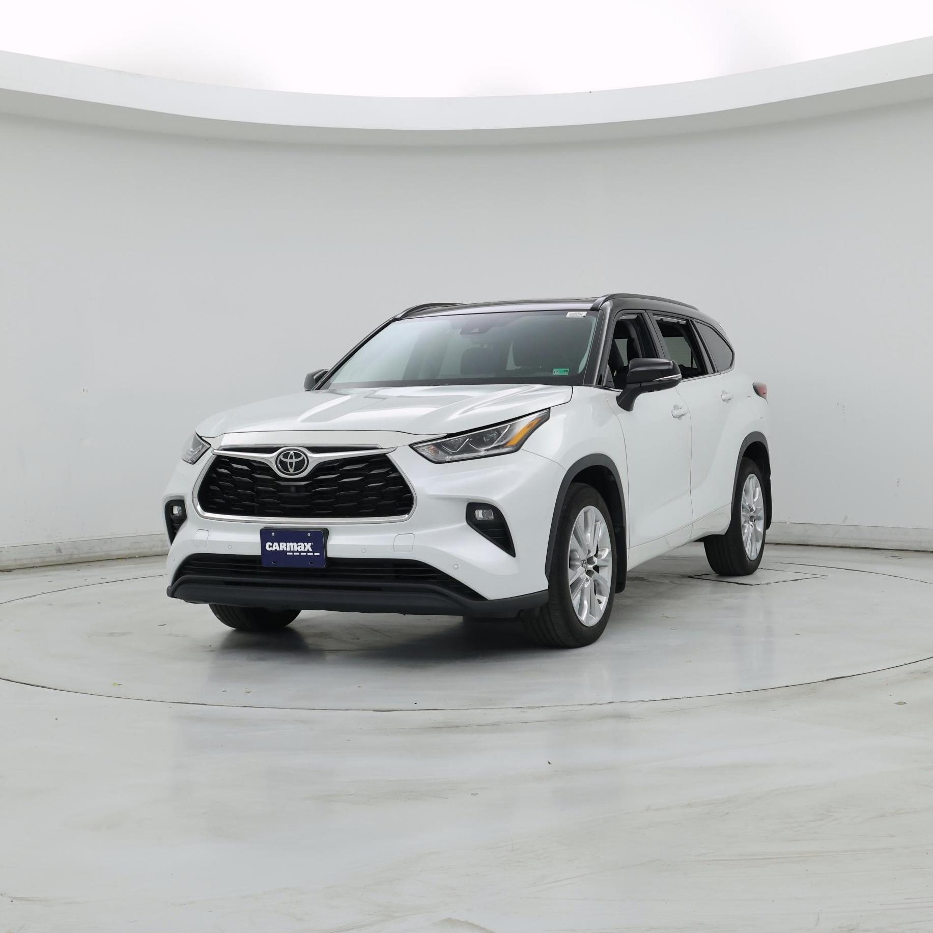 Thumbnail: 2022 Toyota Highlander - 4