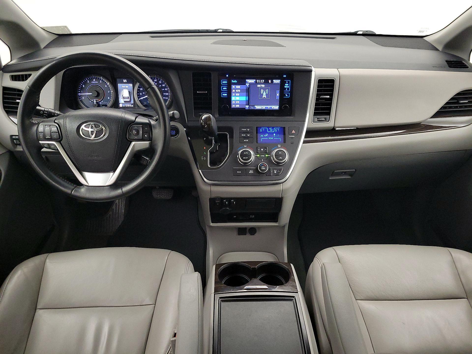 Thumbnail: 2015 Toyota Sienna - 9