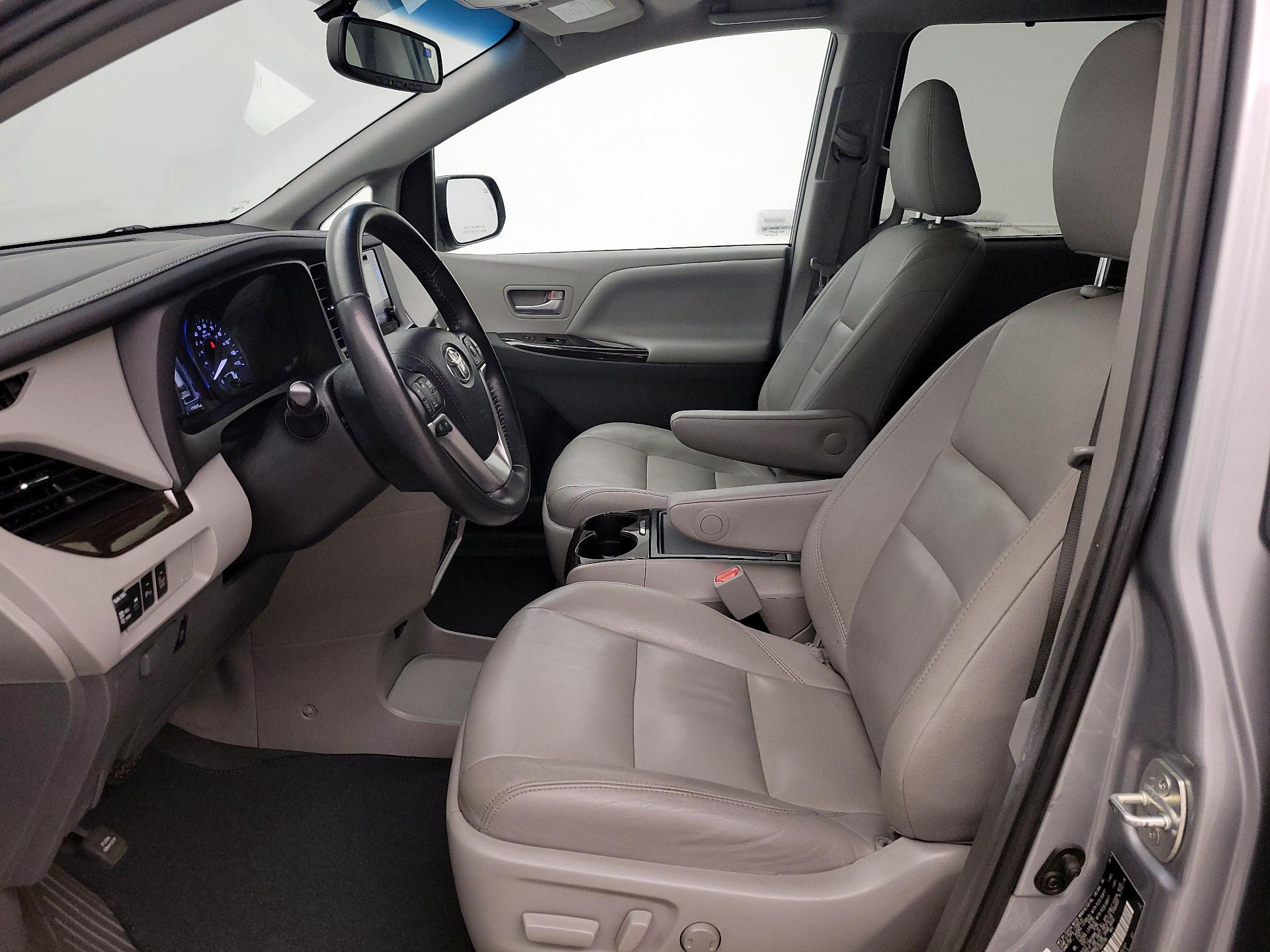 Thumbnail: 2015 Toyota Sienna - 11