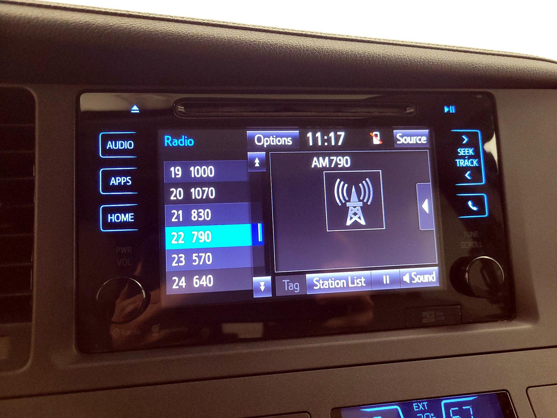 Thumbnail: 2015 Toyota Sienna - 15