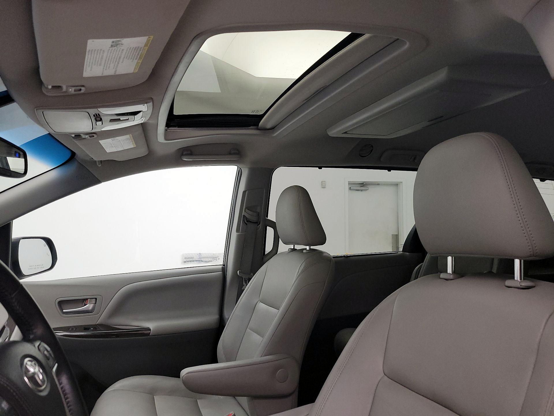 Thumbnail: 2015 Toyota Sienna - 18