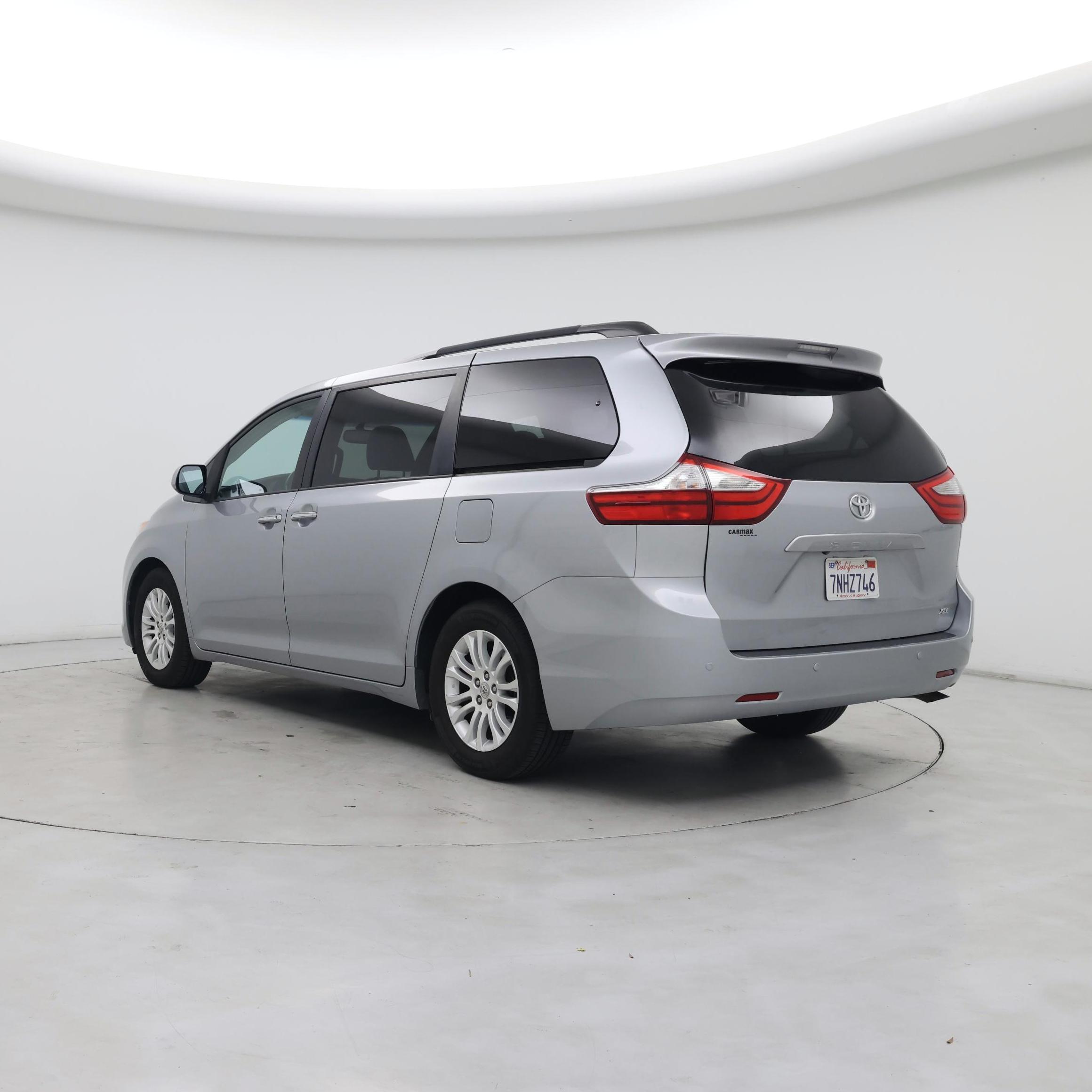 Thumbnail: 2015 Toyota Sienna - 2