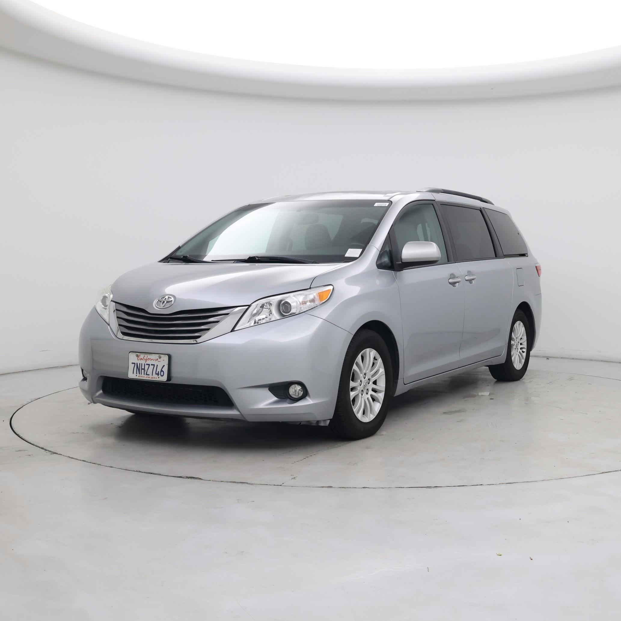 Thumbnail: 2015 Toyota Sienna - 4