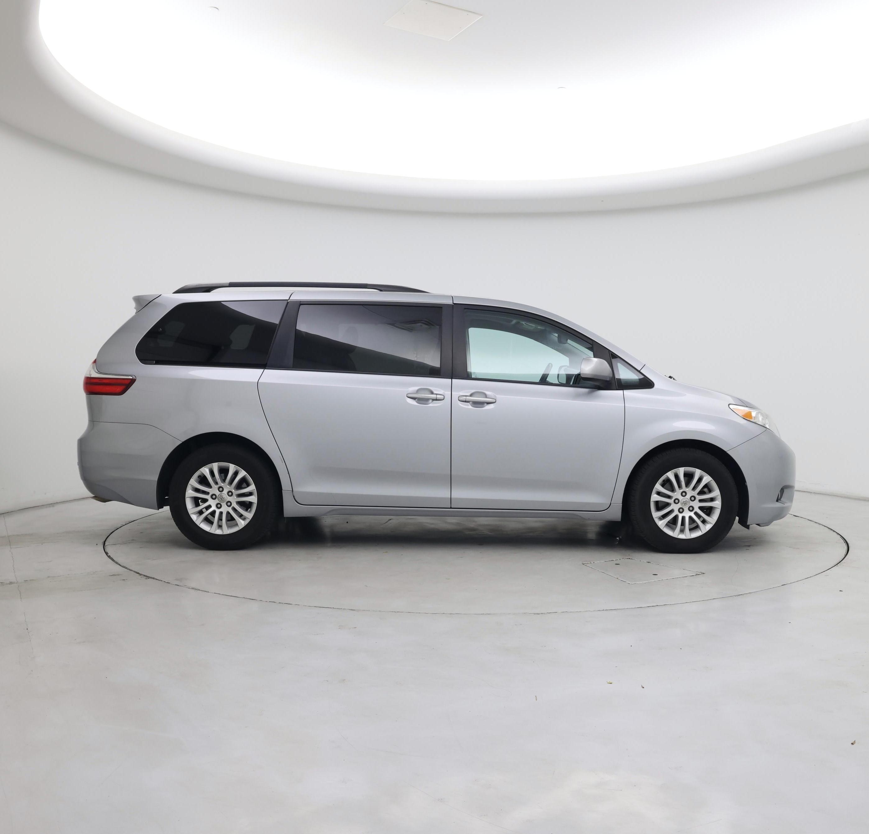 Thumbnail: 2015 Toyota Sienna - 7