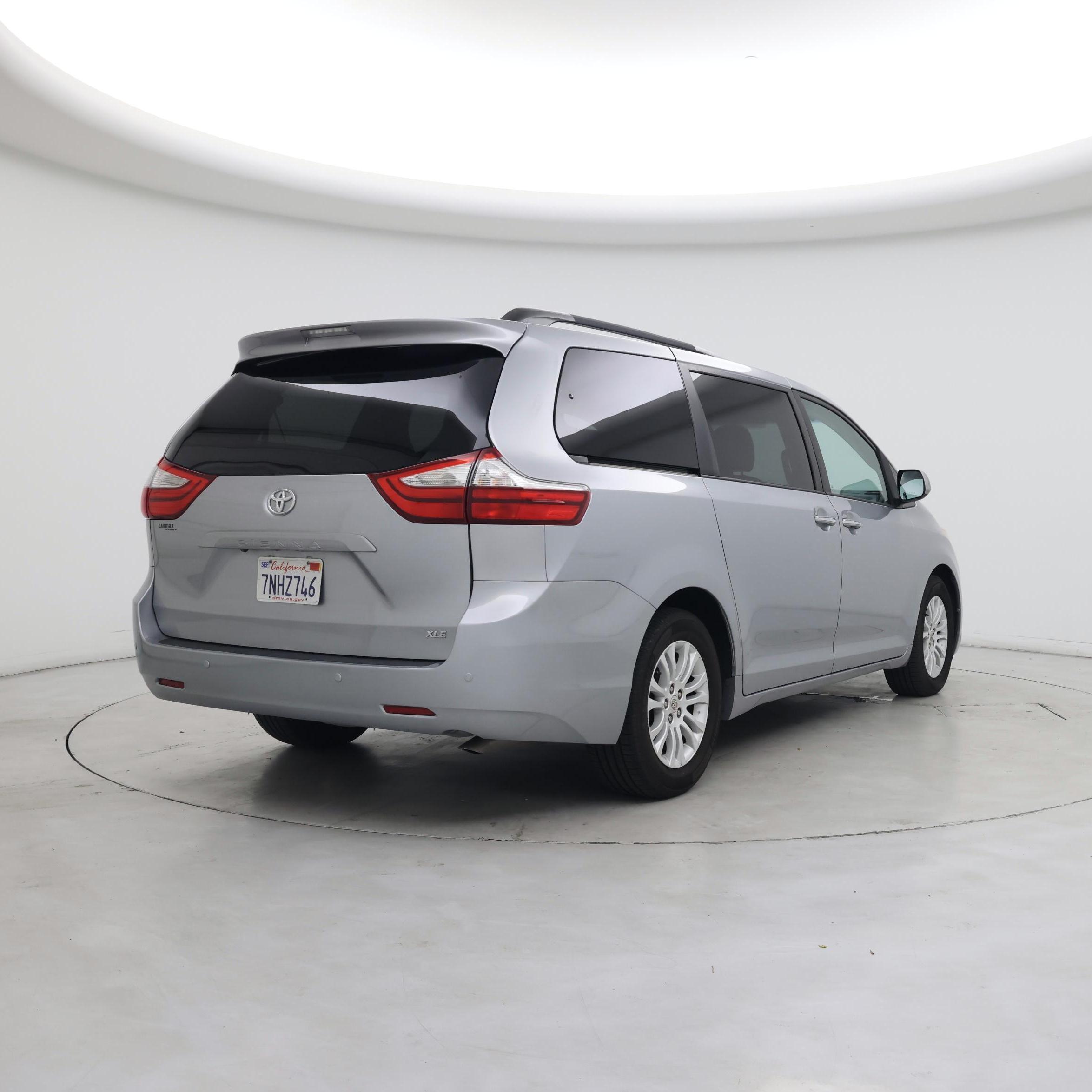Thumbnail: 2015 Toyota Sienna - 8