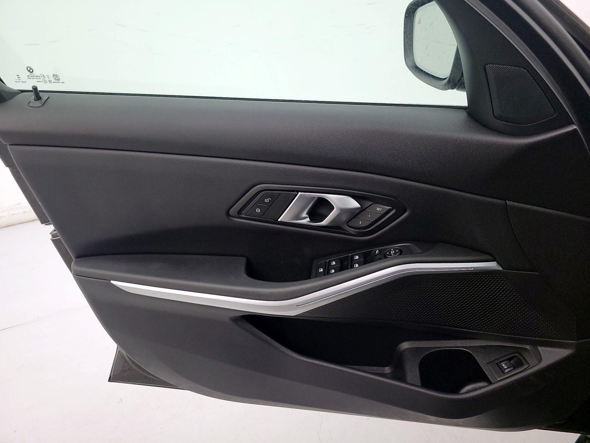 Thumbnail: 2025 BMW 3 Series - 12