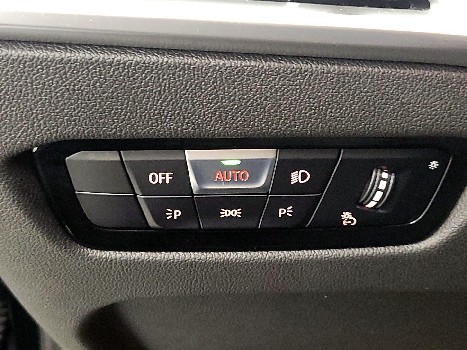 Thumbnail: 2025 BMW 3 Series - 13