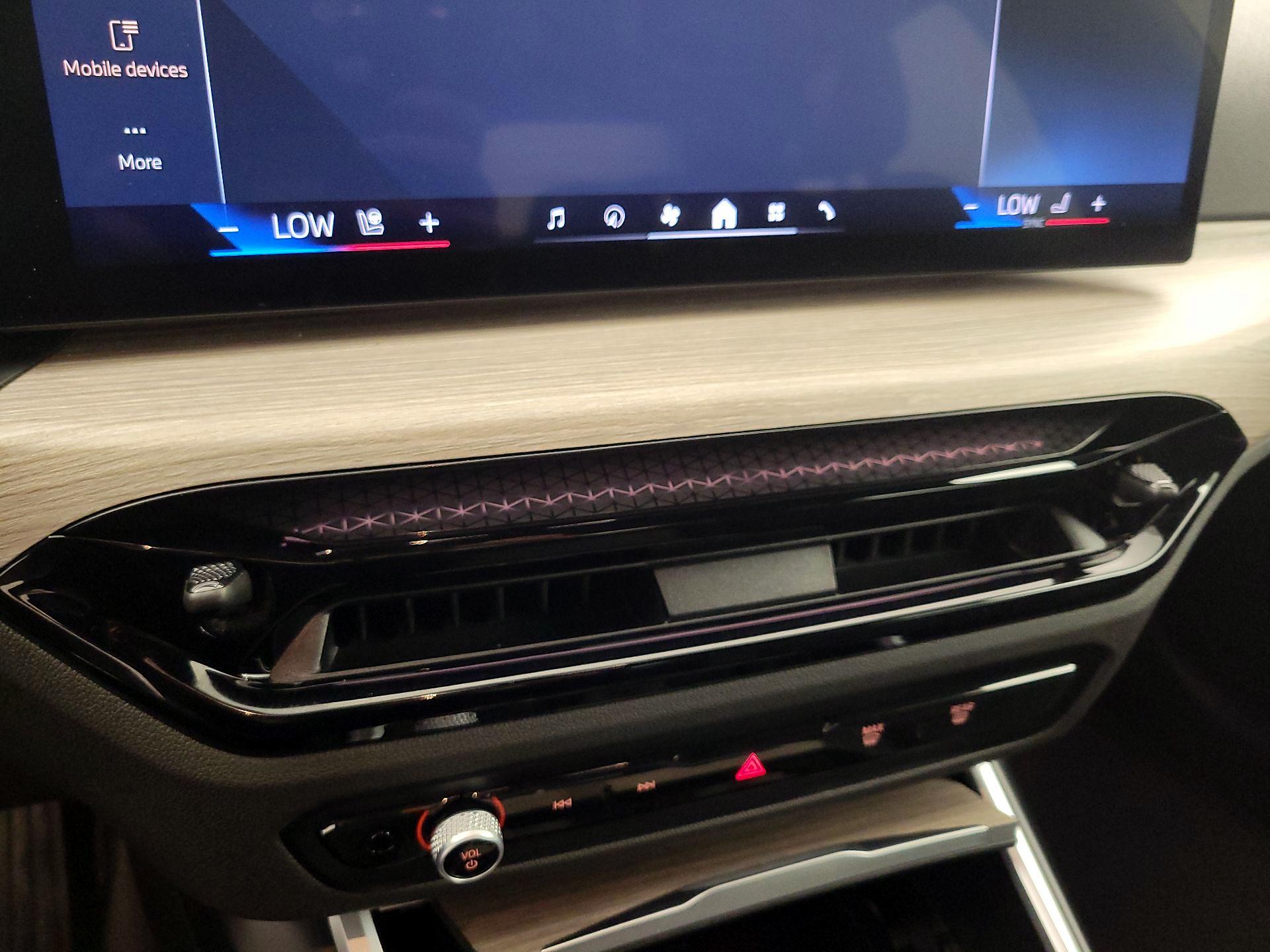 Thumbnail: 2025 BMW 3 Series - 16