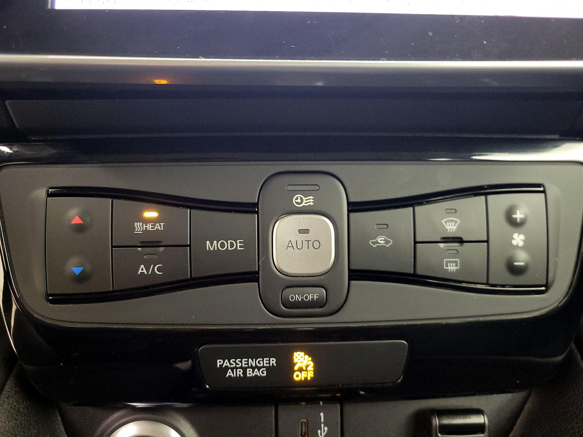 Thumbnail: 2020 Nissan Leaf - 17