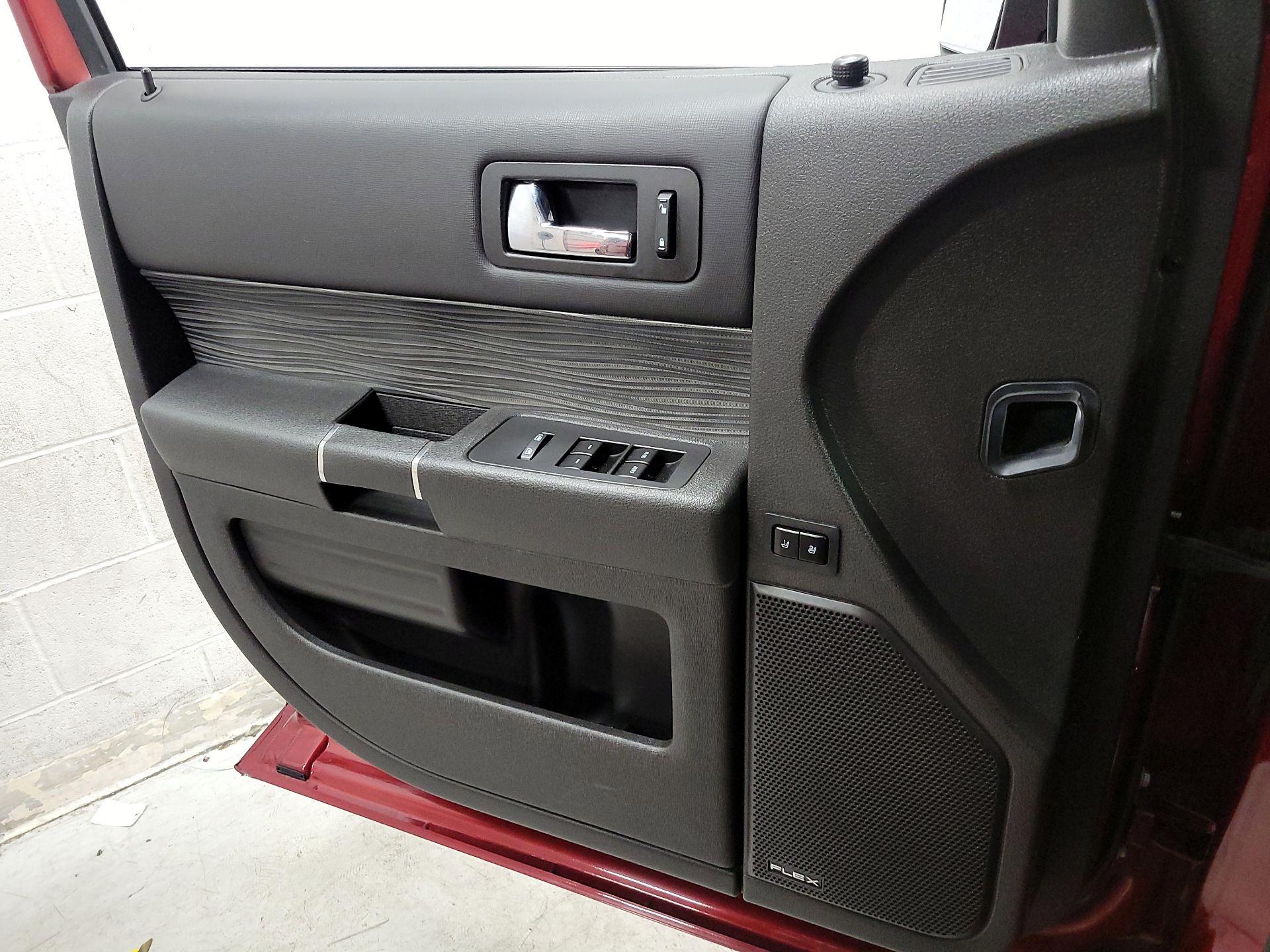 Thumbnail: 2018 Ford Flex - 10