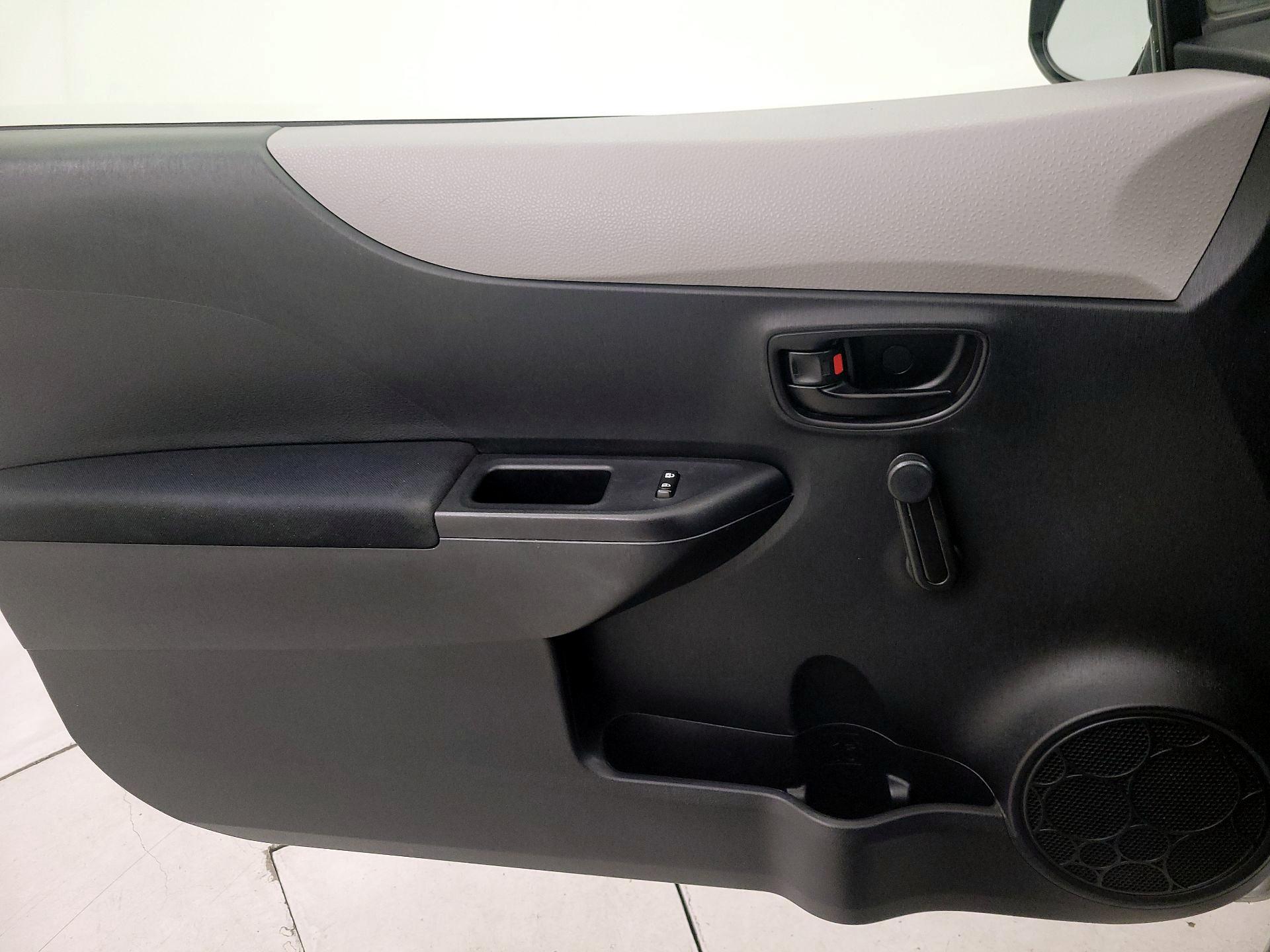 Thumbnail: 2014 Toyota Yaris - 12