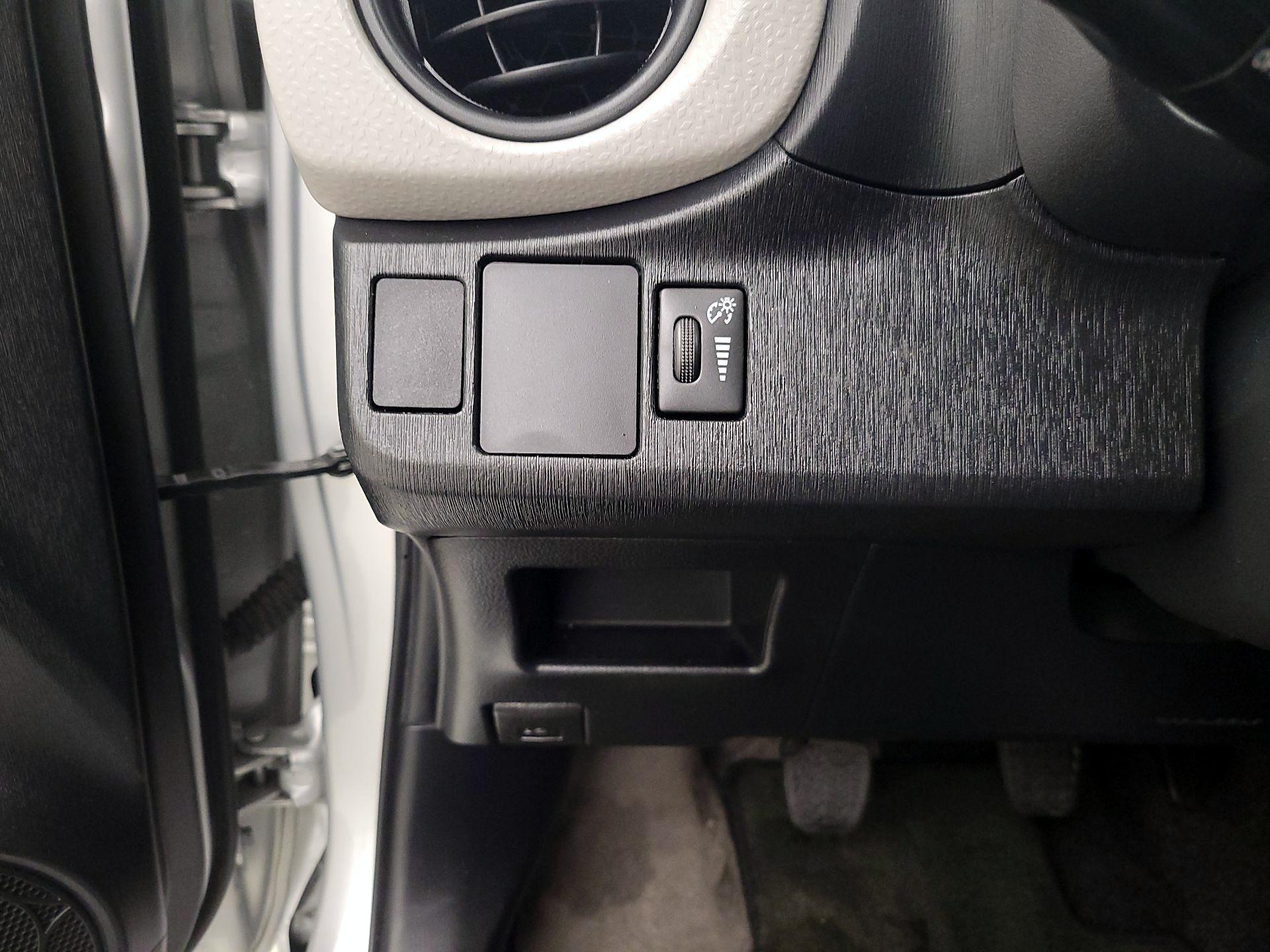 Thumbnail: 2014 Toyota Yaris - 13