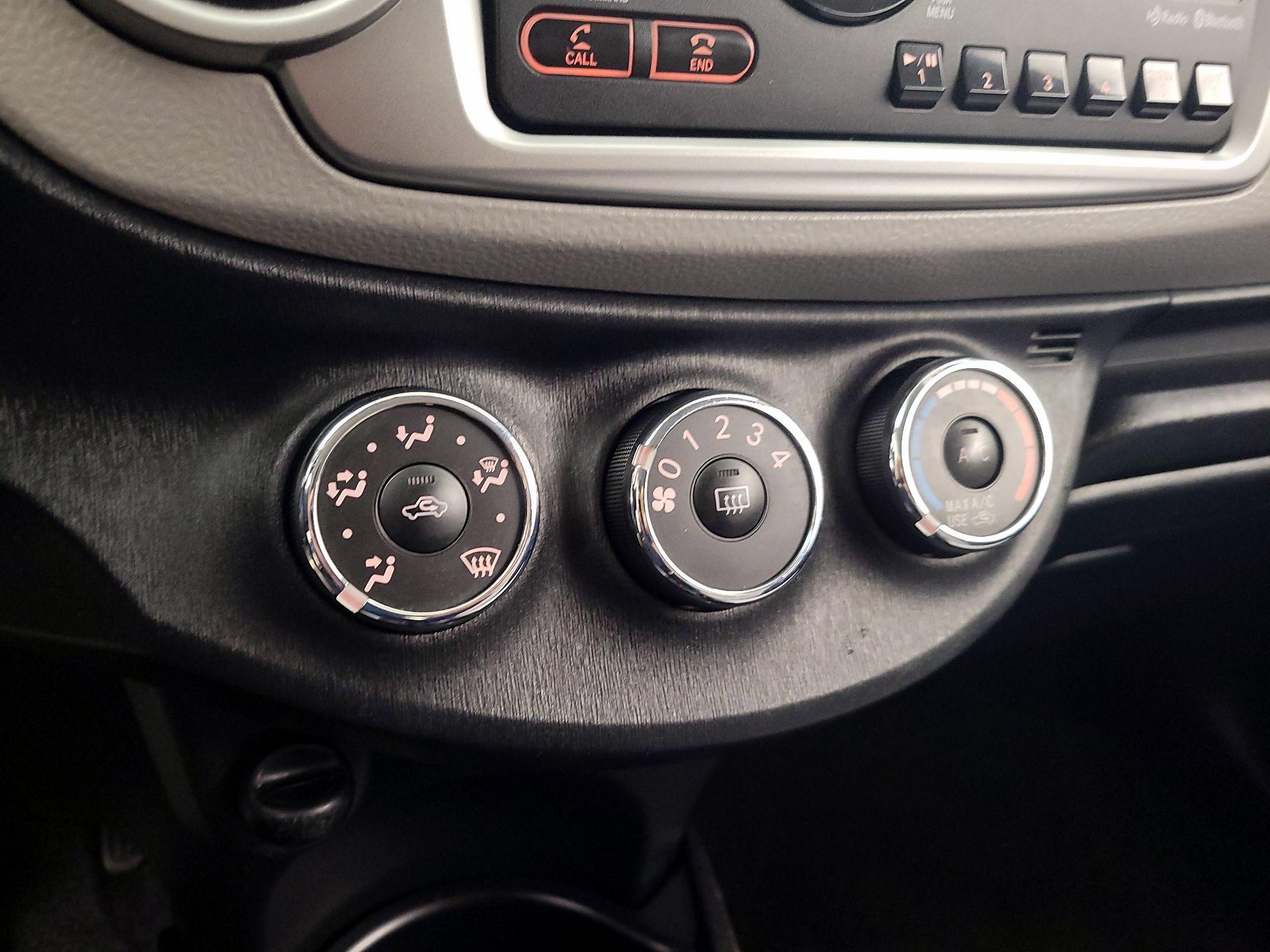 Thumbnail: 2014 Toyota Yaris - 15