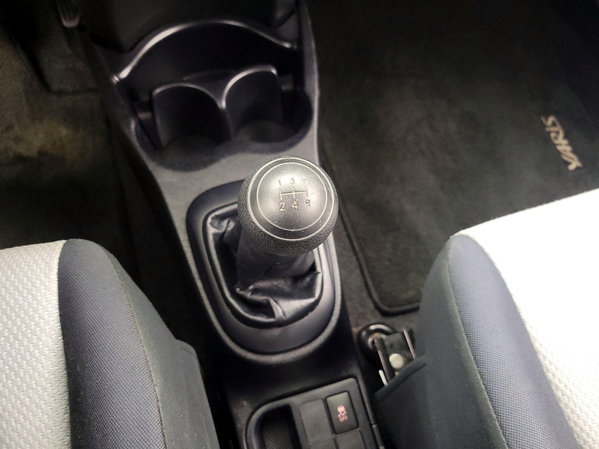 Thumbnail: 2014 Toyota Yaris - 16