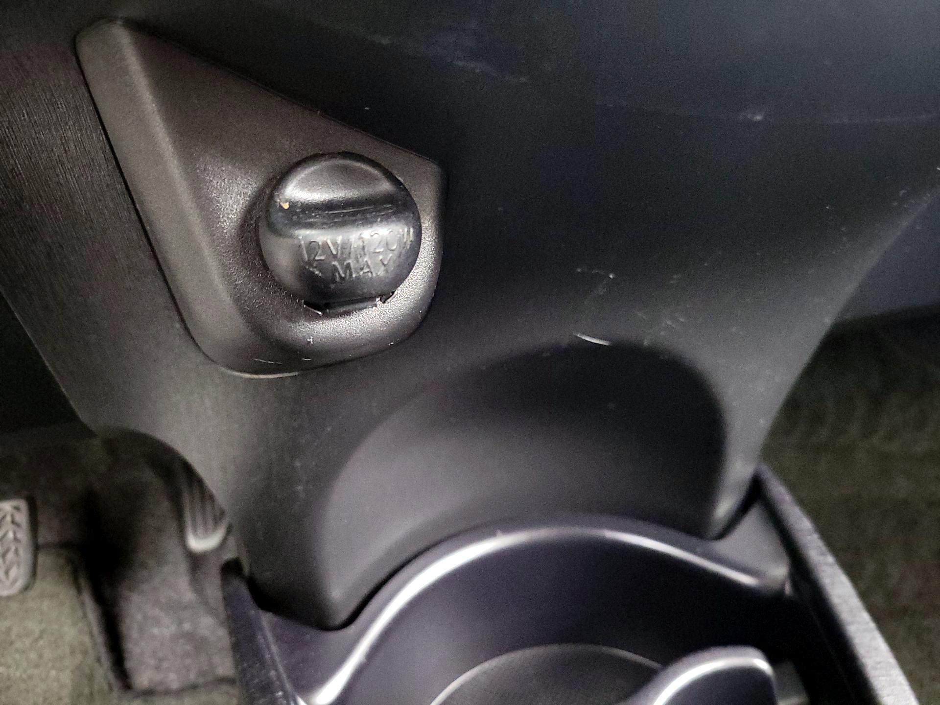 Thumbnail: 2014 Toyota Yaris - 17