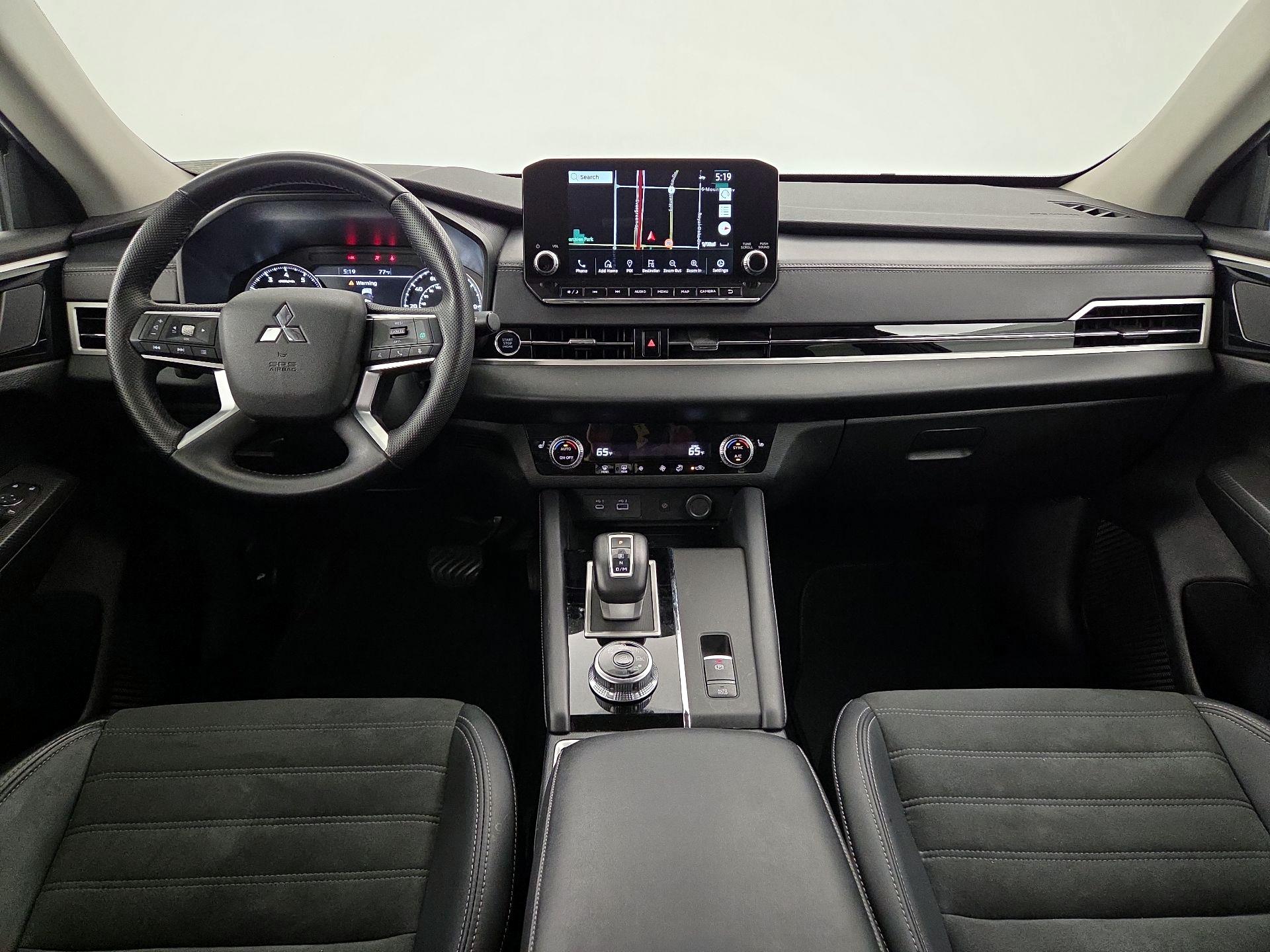 Thumbnail: 2024 Mitsubishi Outlander - 9