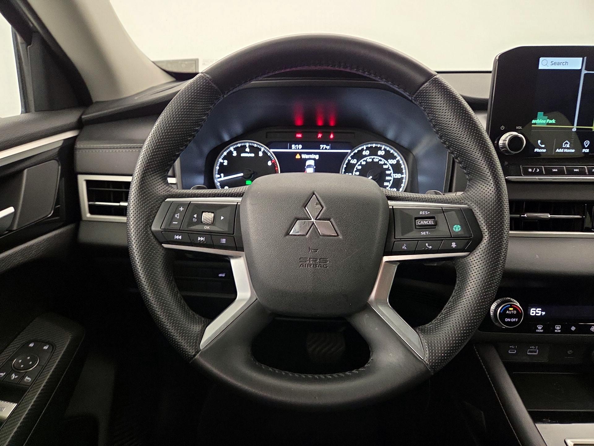 Thumbnail: 2024 Mitsubishi Outlander - 10