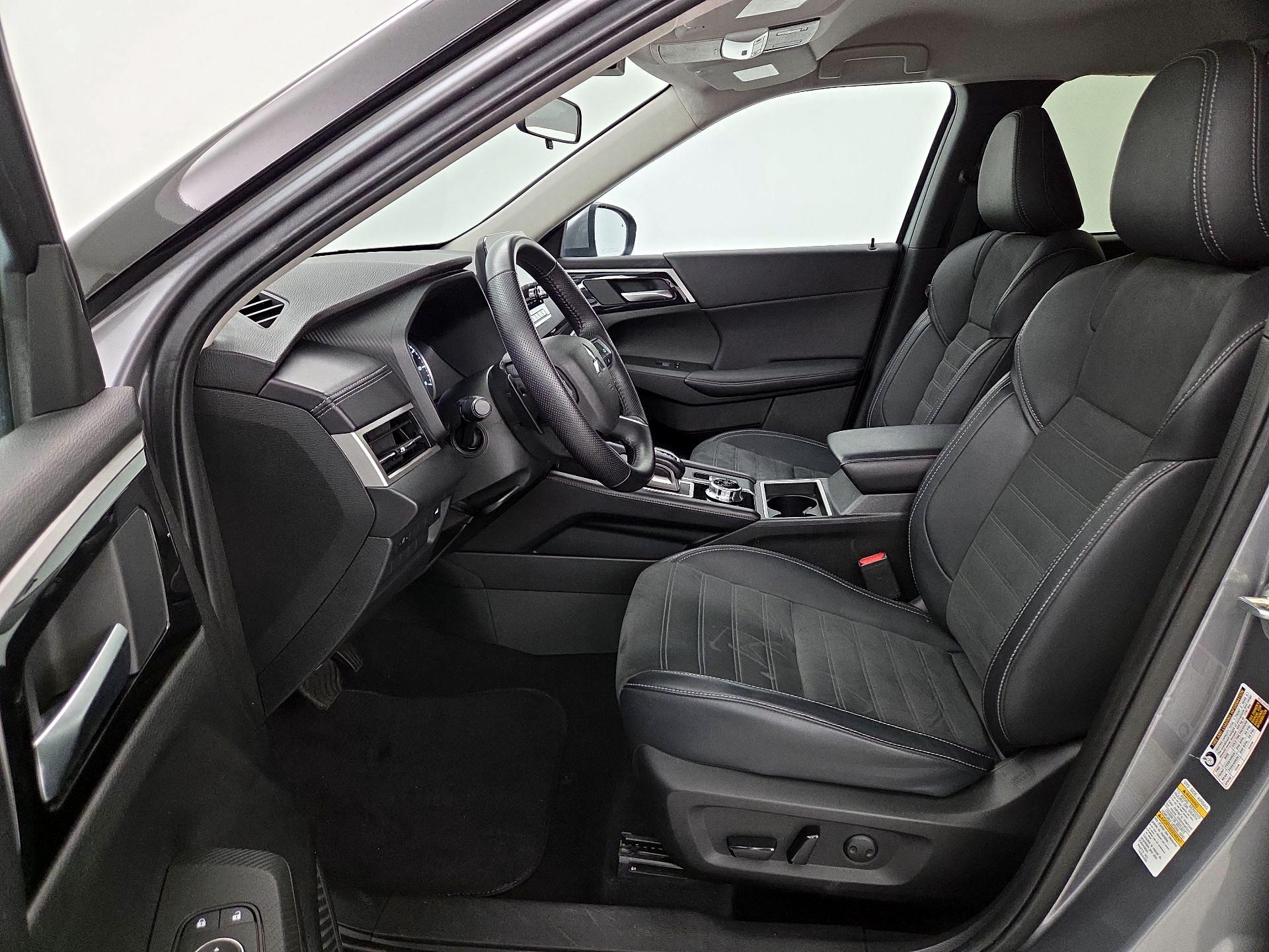 Thumbnail: 2024 Mitsubishi Outlander - 11