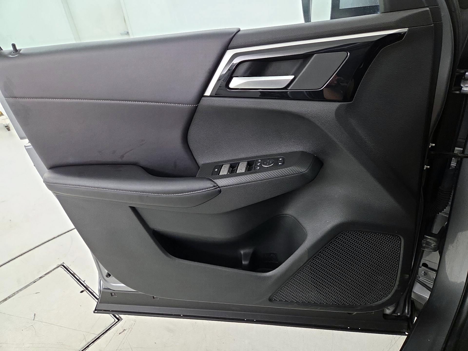 Thumbnail: 2024 Mitsubishi Outlander - 12