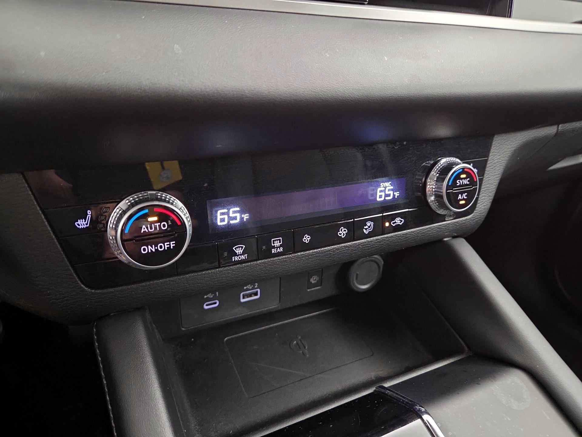 Thumbnail: 2024 Mitsubishi Outlander - 17