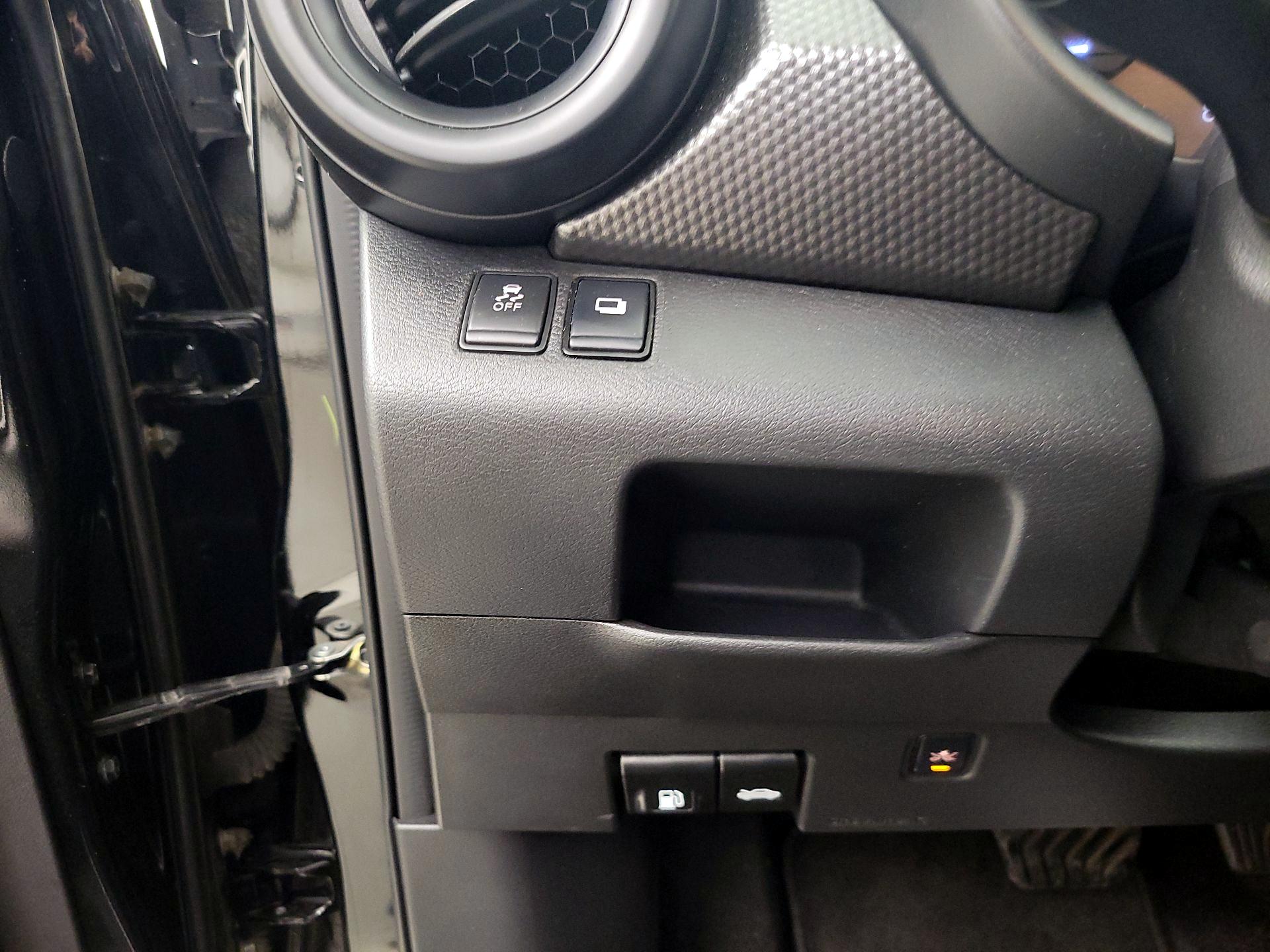 Thumbnail: 2019 Nissan Kicks - 13