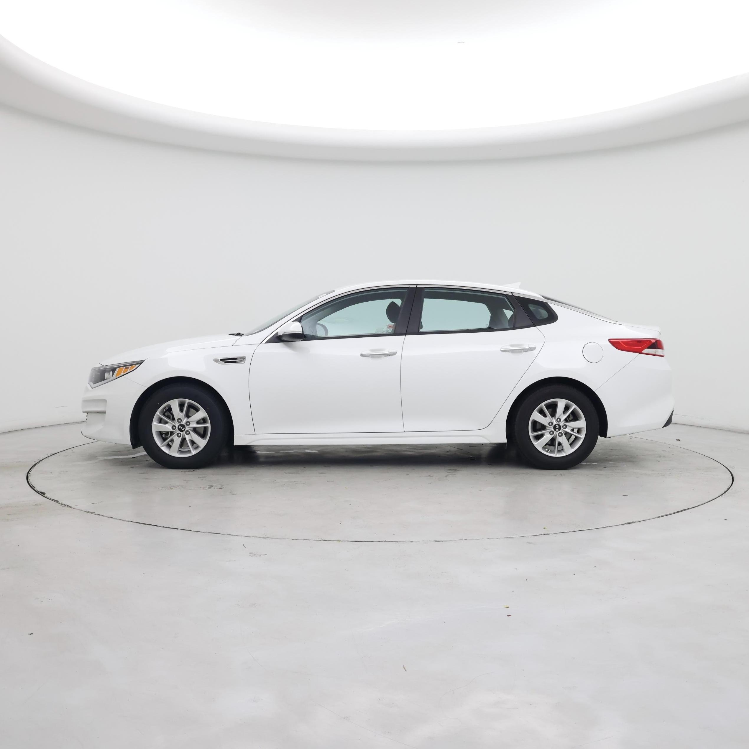 Thumbnail: 2017 Kia Optima - 3