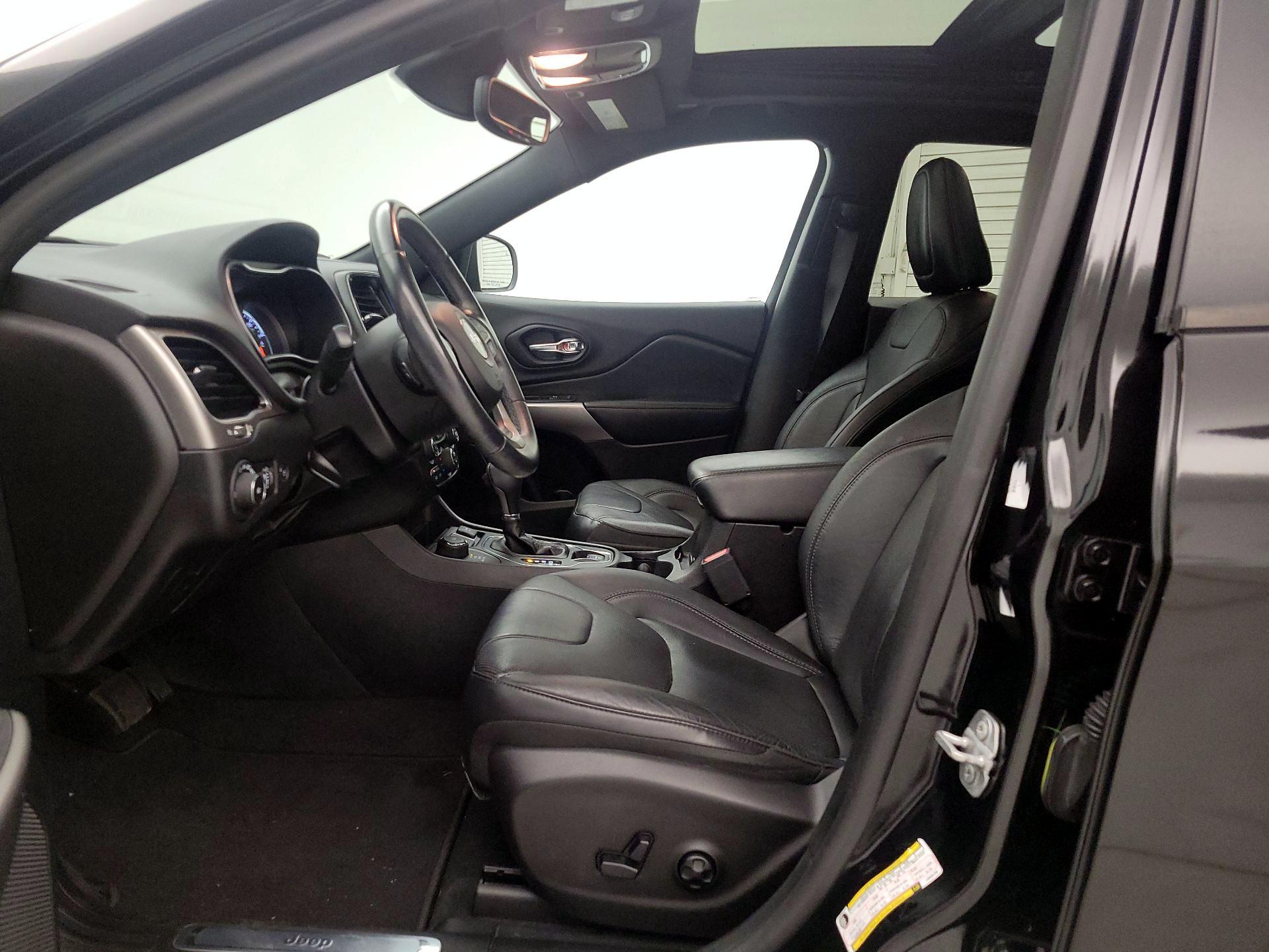 Thumbnail: 2020 Jeep Cherokee - 11