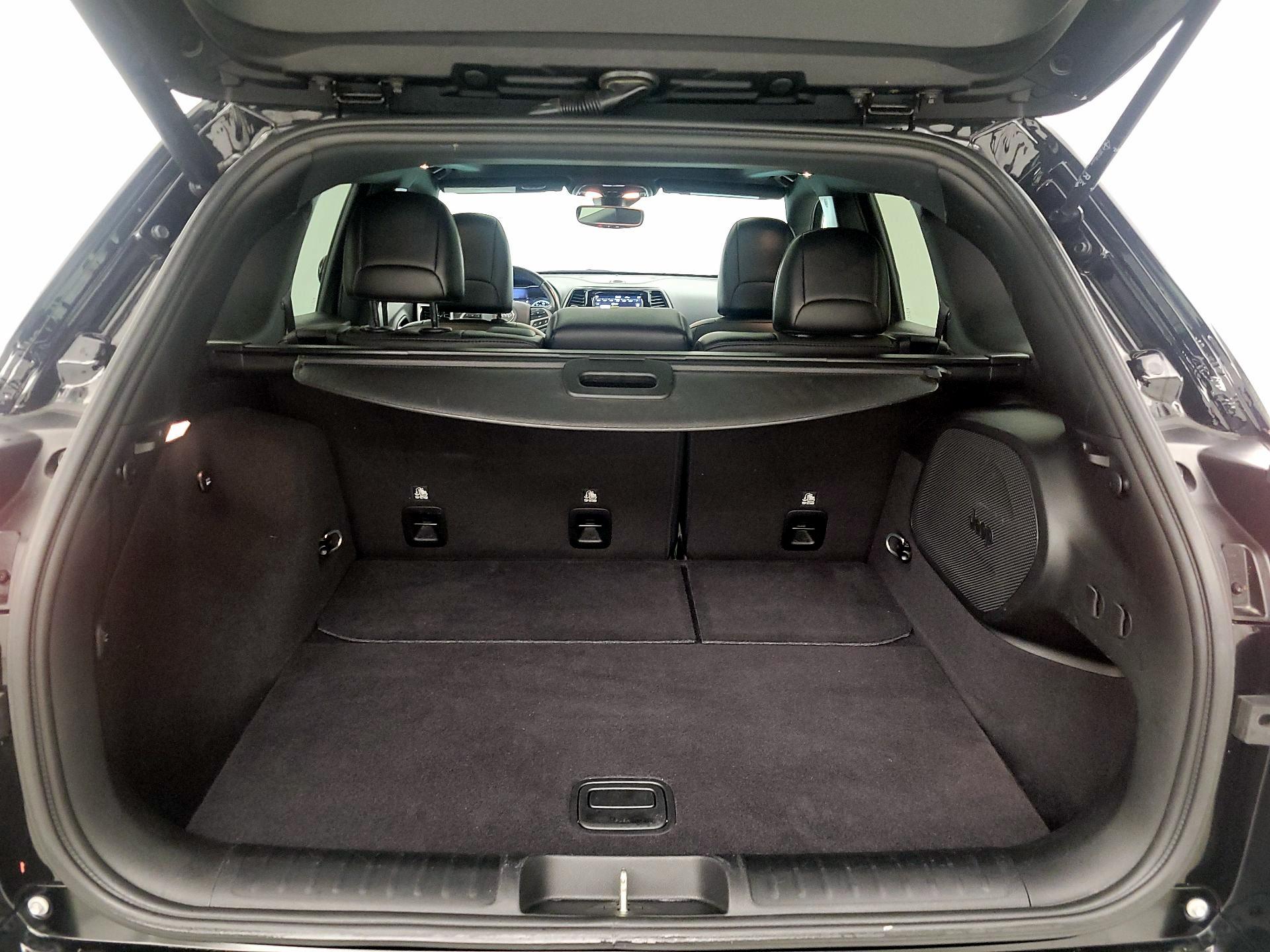 Thumbnail: 2020 Jeep Cherokee - 20