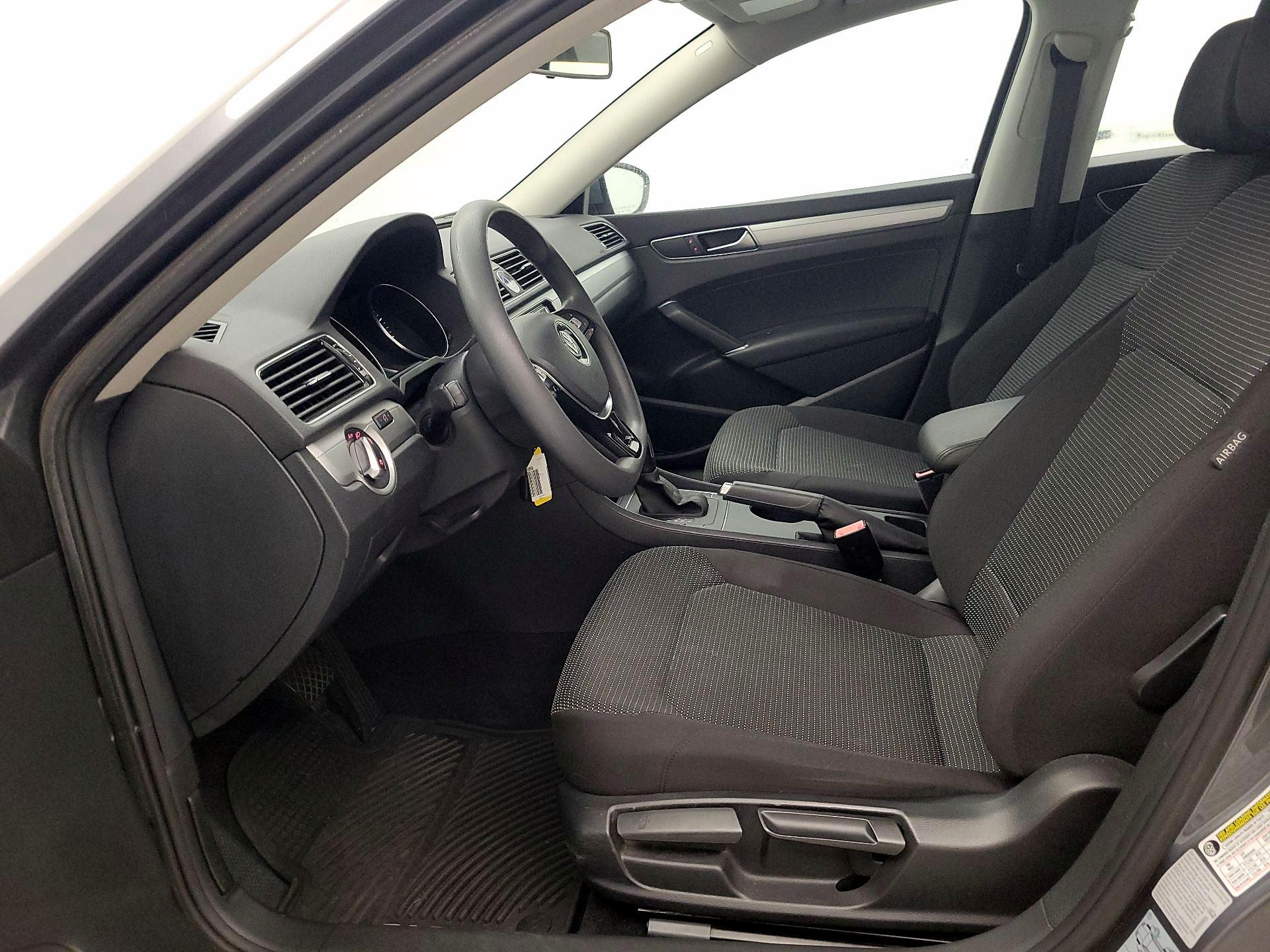 Thumbnail: 2017 Volkswagen Passat - 11