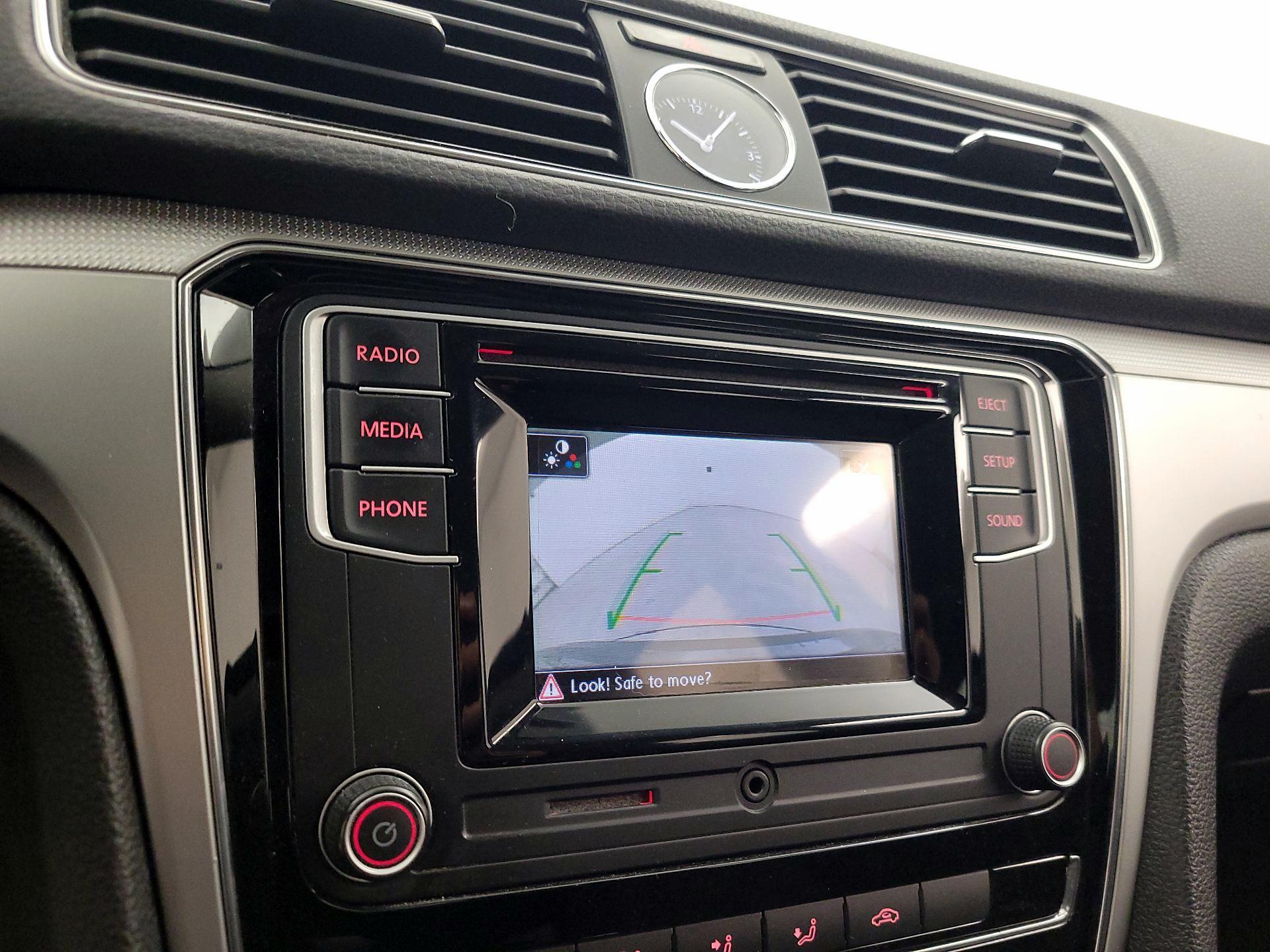 Thumbnail: 2017 Volkswagen Passat - 14