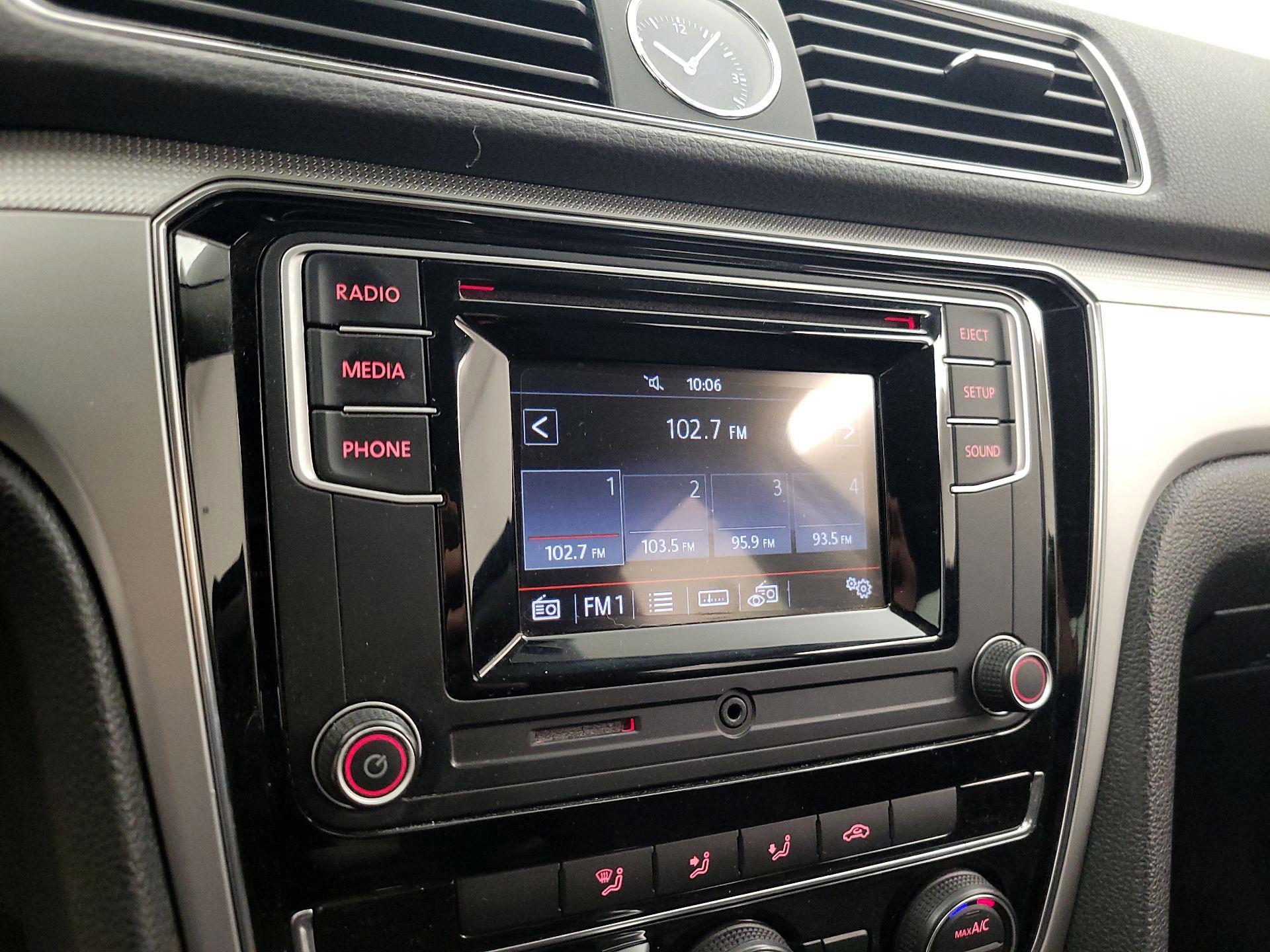 Thumbnail: 2017 Volkswagen Passat - 15