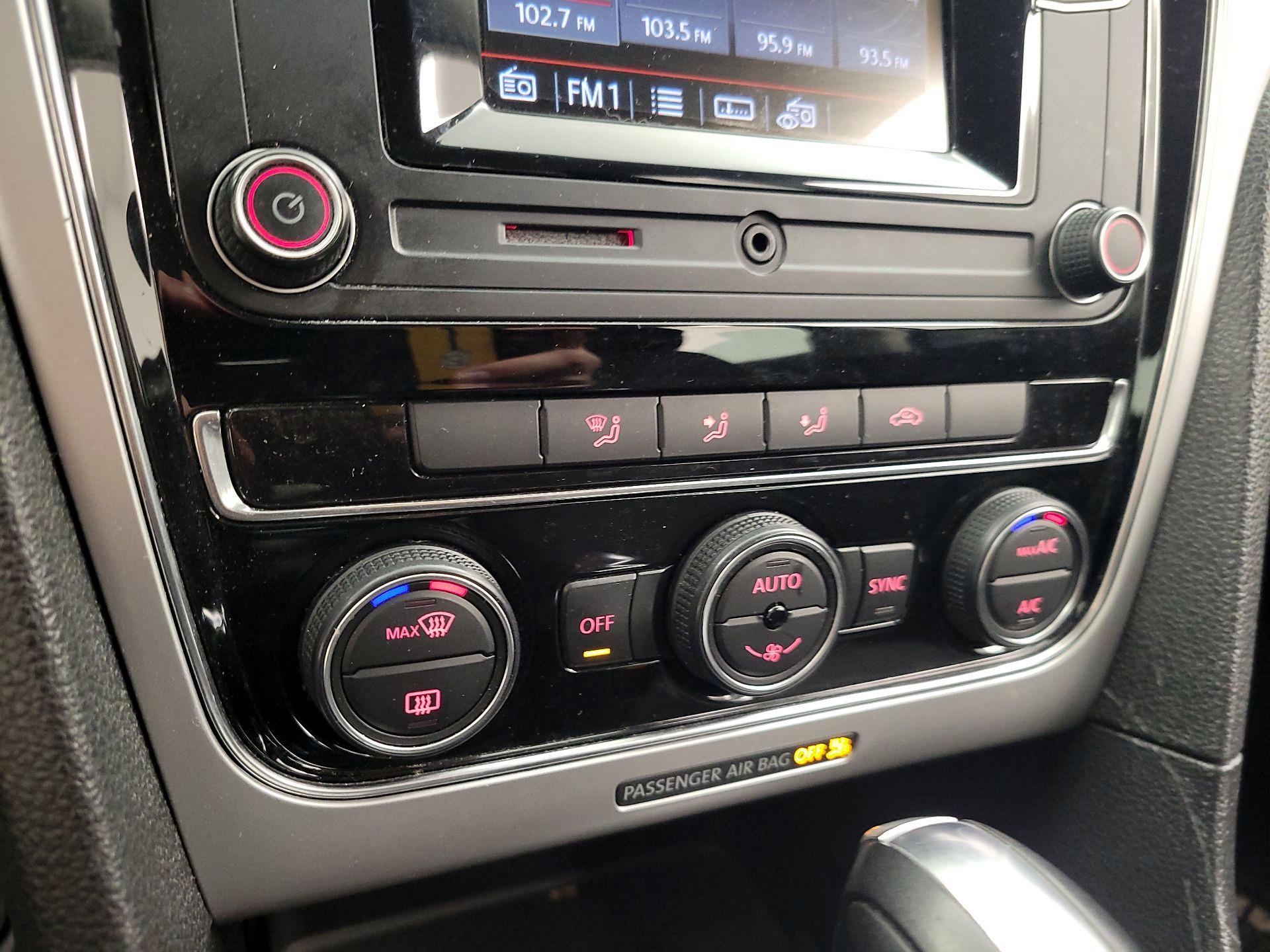 Thumbnail: 2017 Volkswagen Passat - 16