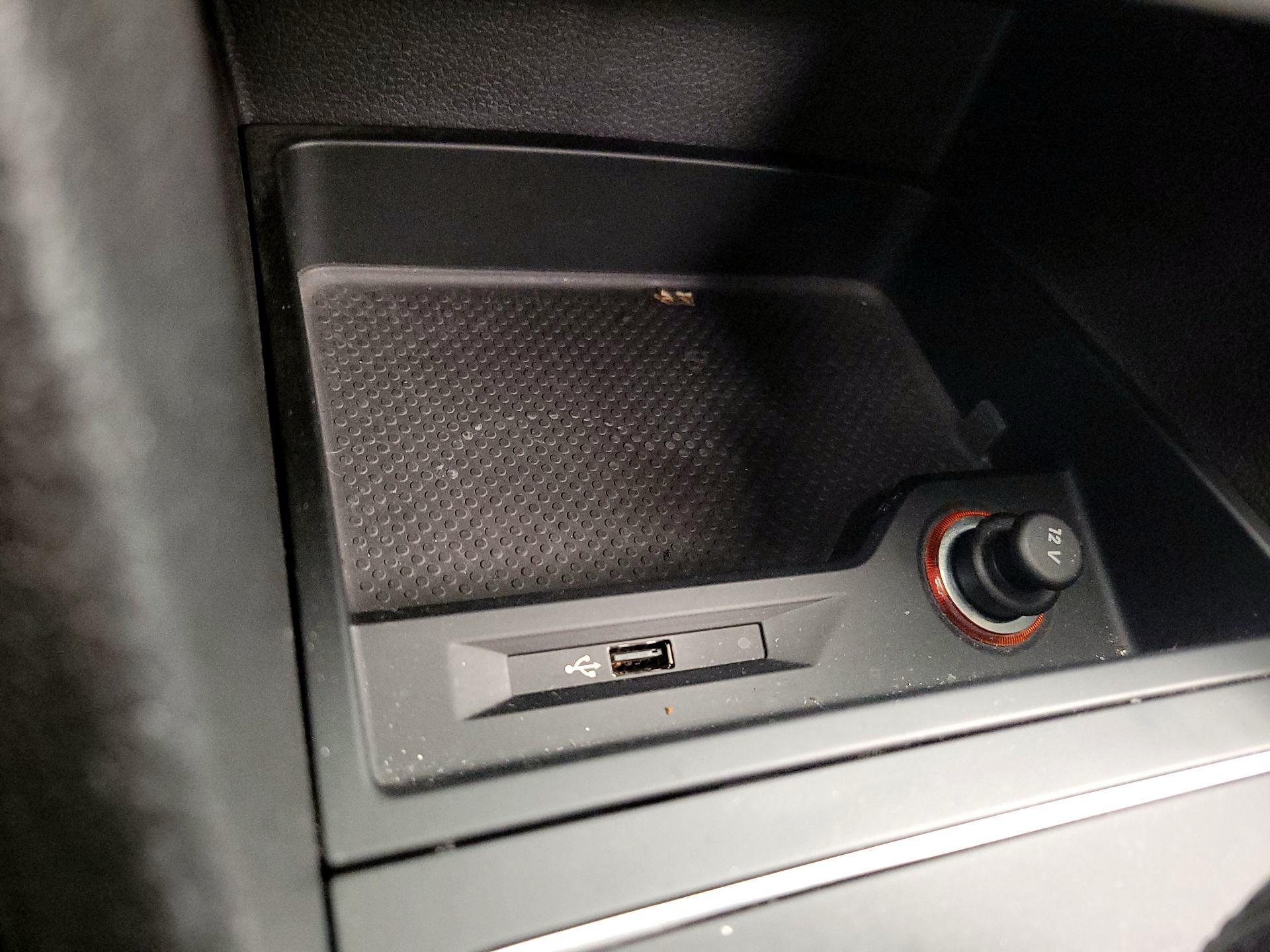 Thumbnail: 2017 Volkswagen Passat - 18