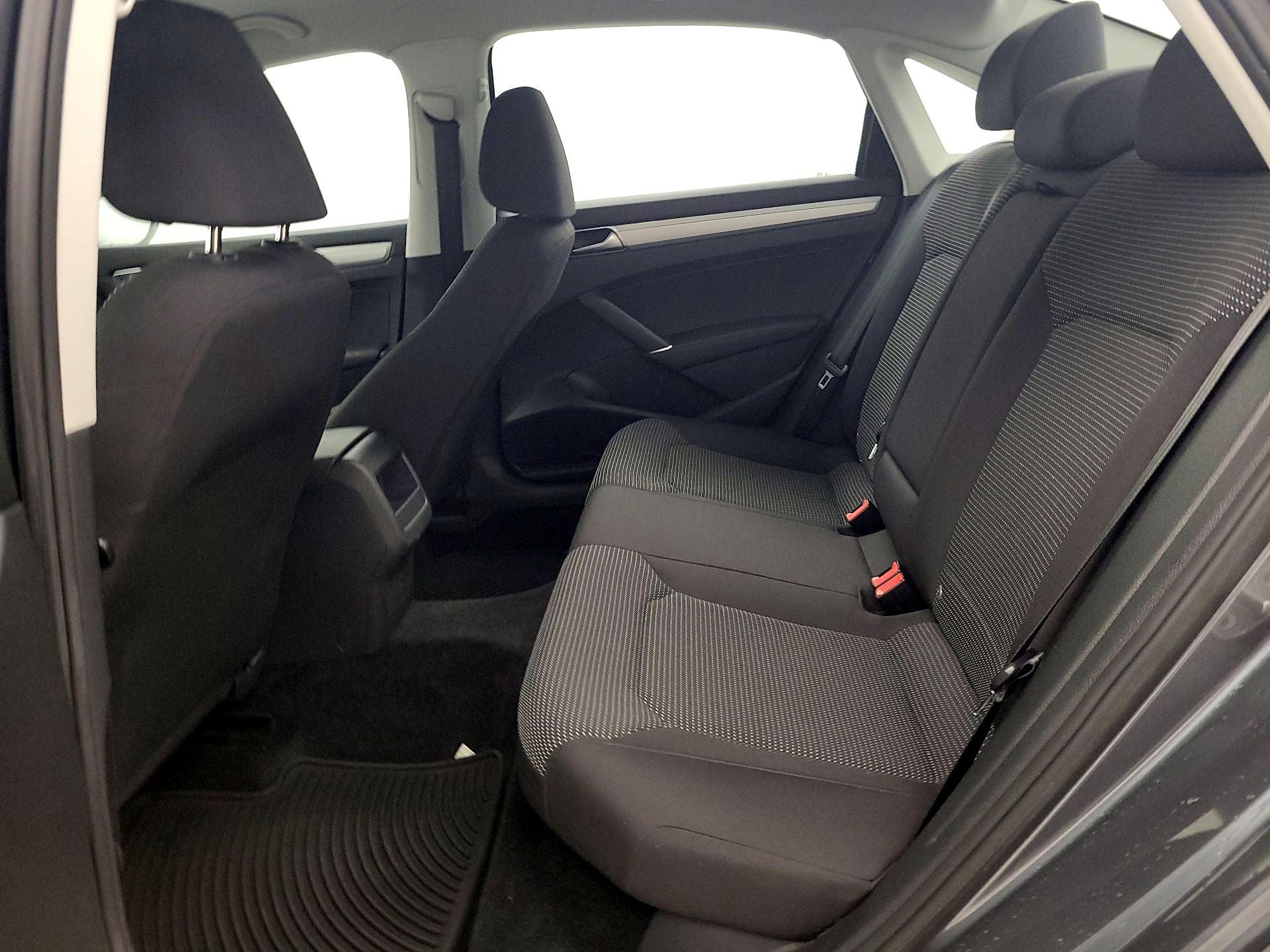 Thumbnail: 2017 Volkswagen Passat - 19