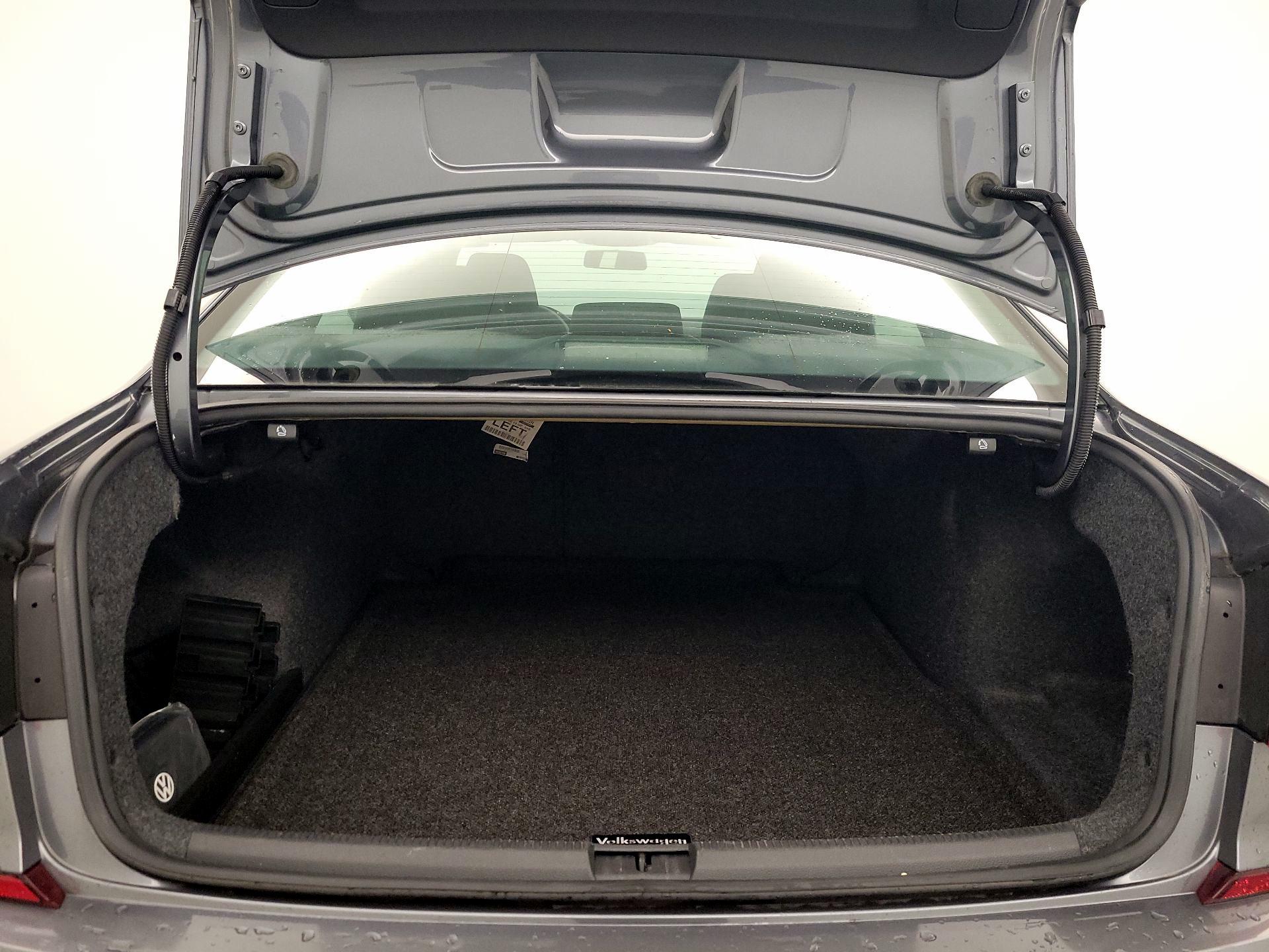 Thumbnail: 2017 Volkswagen Passat - 20