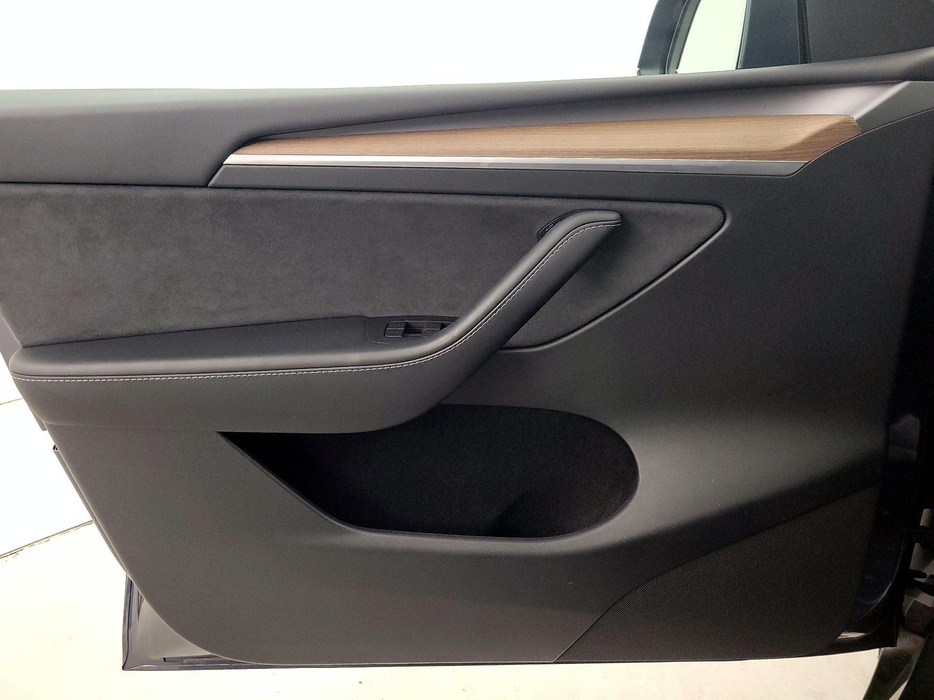 Thumbnail: 2023 Tesla Model Y - 12