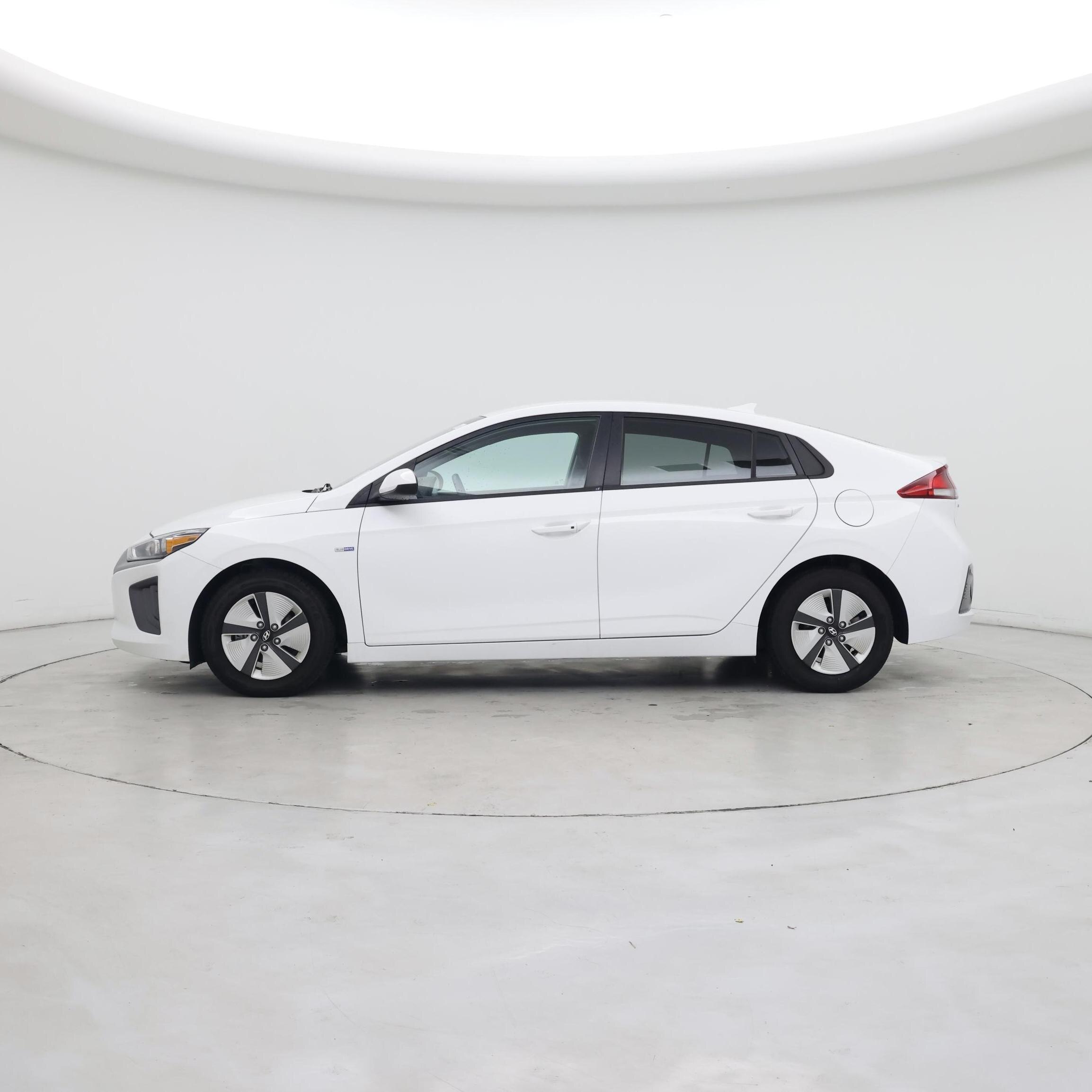 Thumbnail: 2020 Hyundai Ioniq - 3