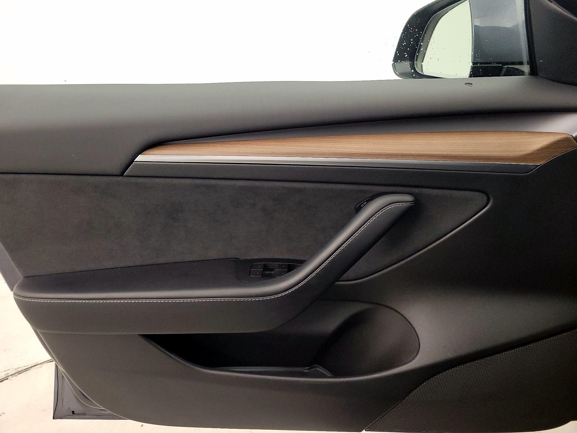 Thumbnail: 2022 Tesla Model 3 - 12