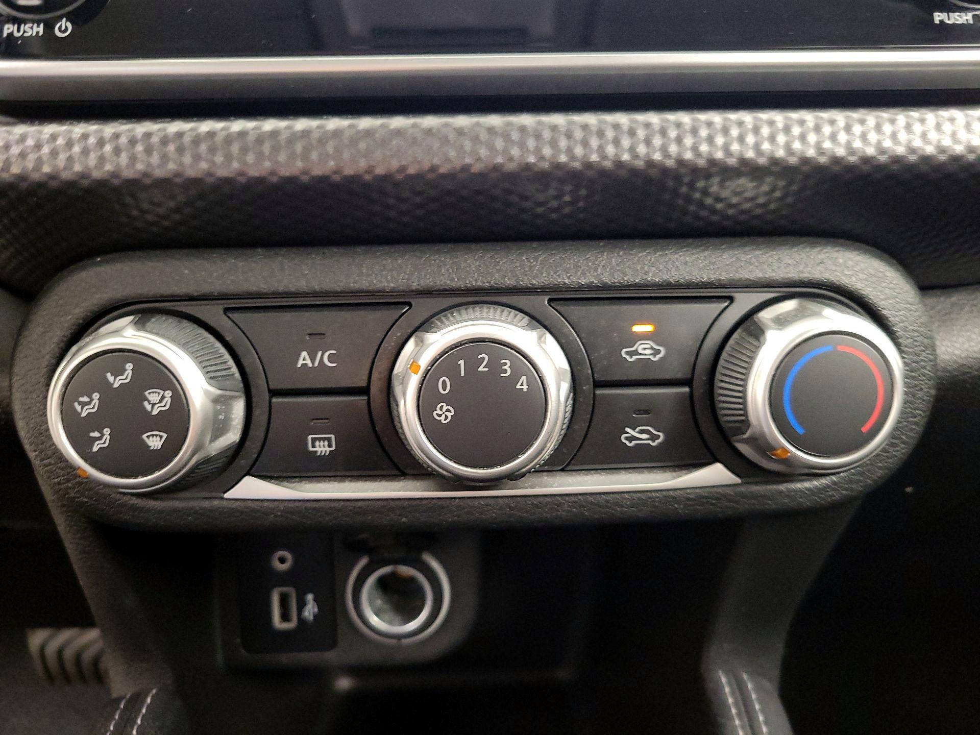 Thumbnail: 2019 Nissan Kicks - 16